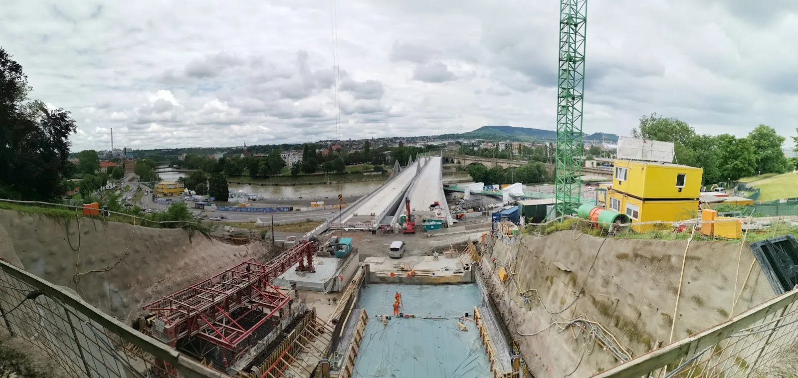 Мост Неккарбрюкке в Штутгарте, Германия