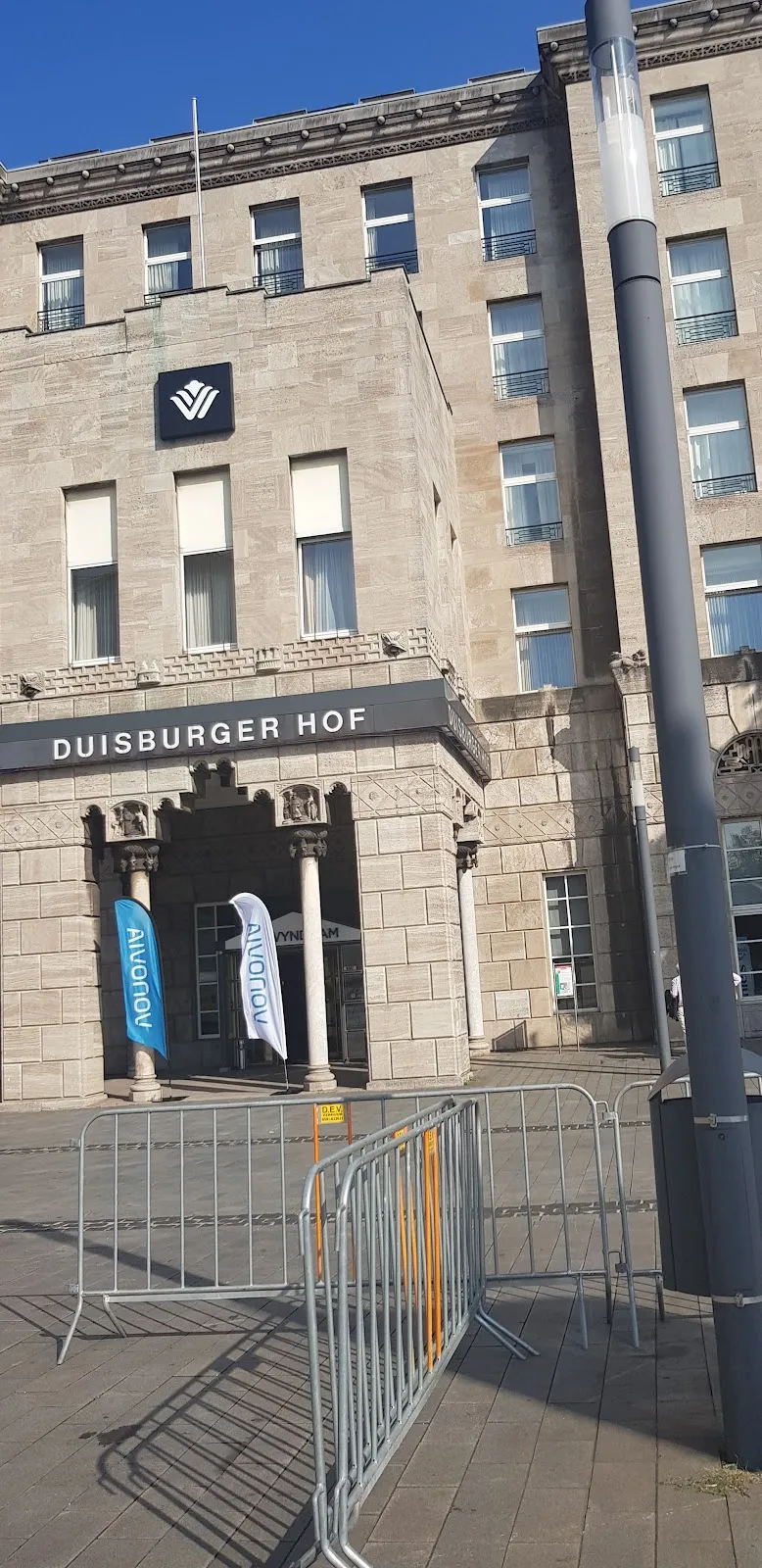 Здание Немецкой оперы на Рейне в Дуйсбурге