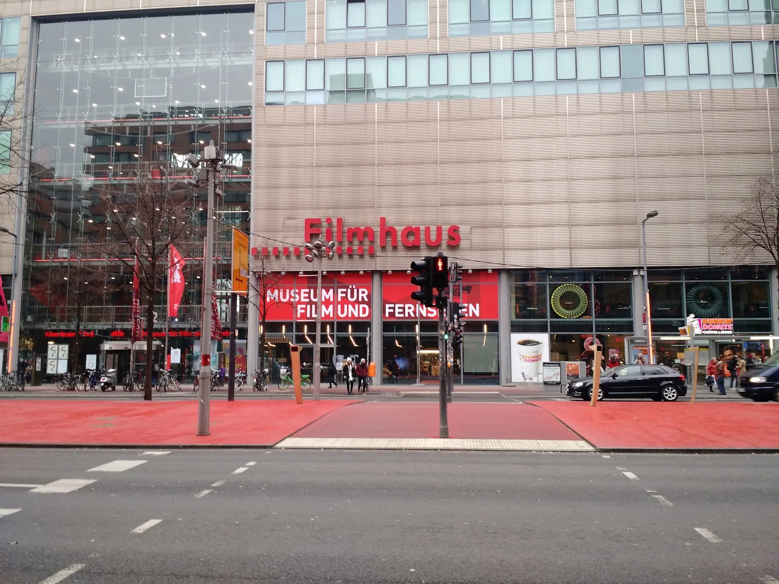 Здание Deutsche Kinemathek в Берлине