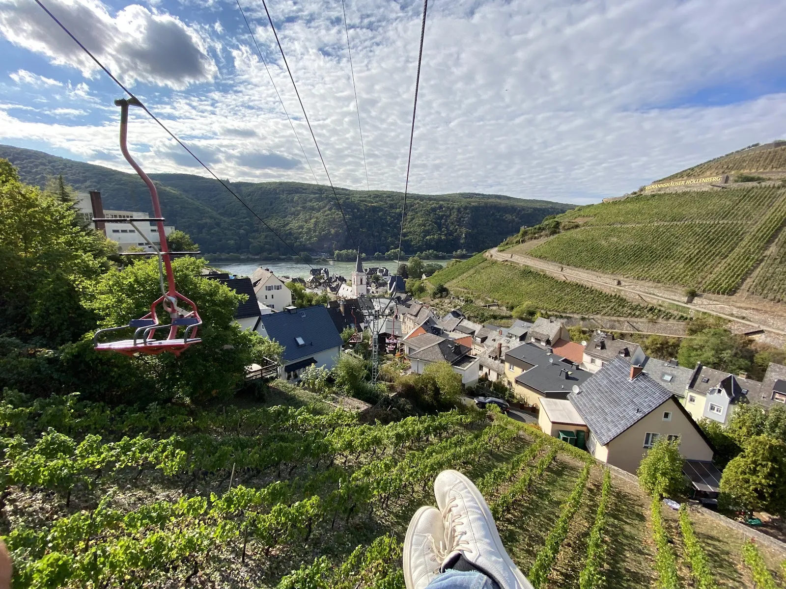 Вид на Нидервальдский памятник с реки Рейн