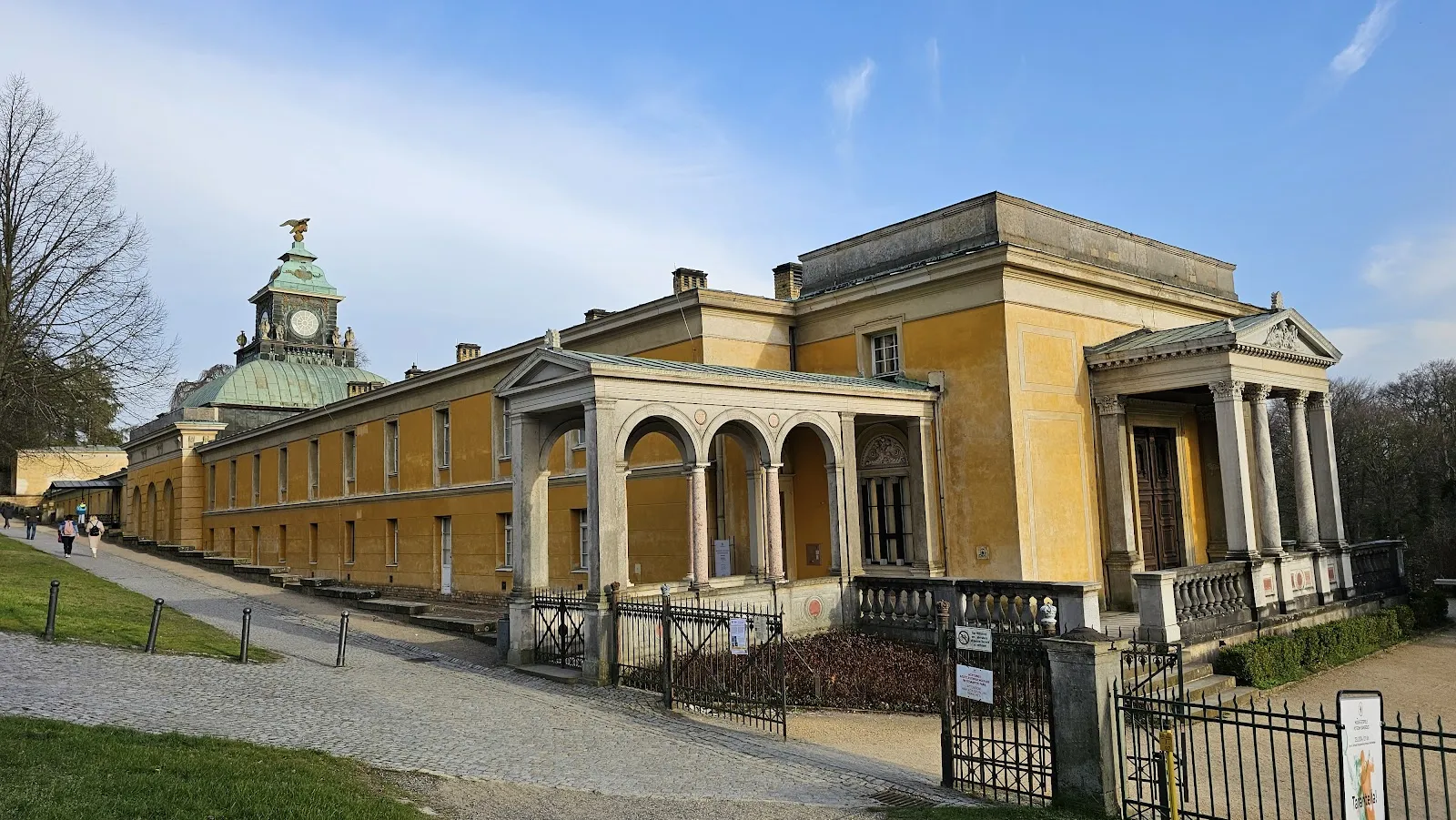 Фасад Новых дворцов в Потсдаме