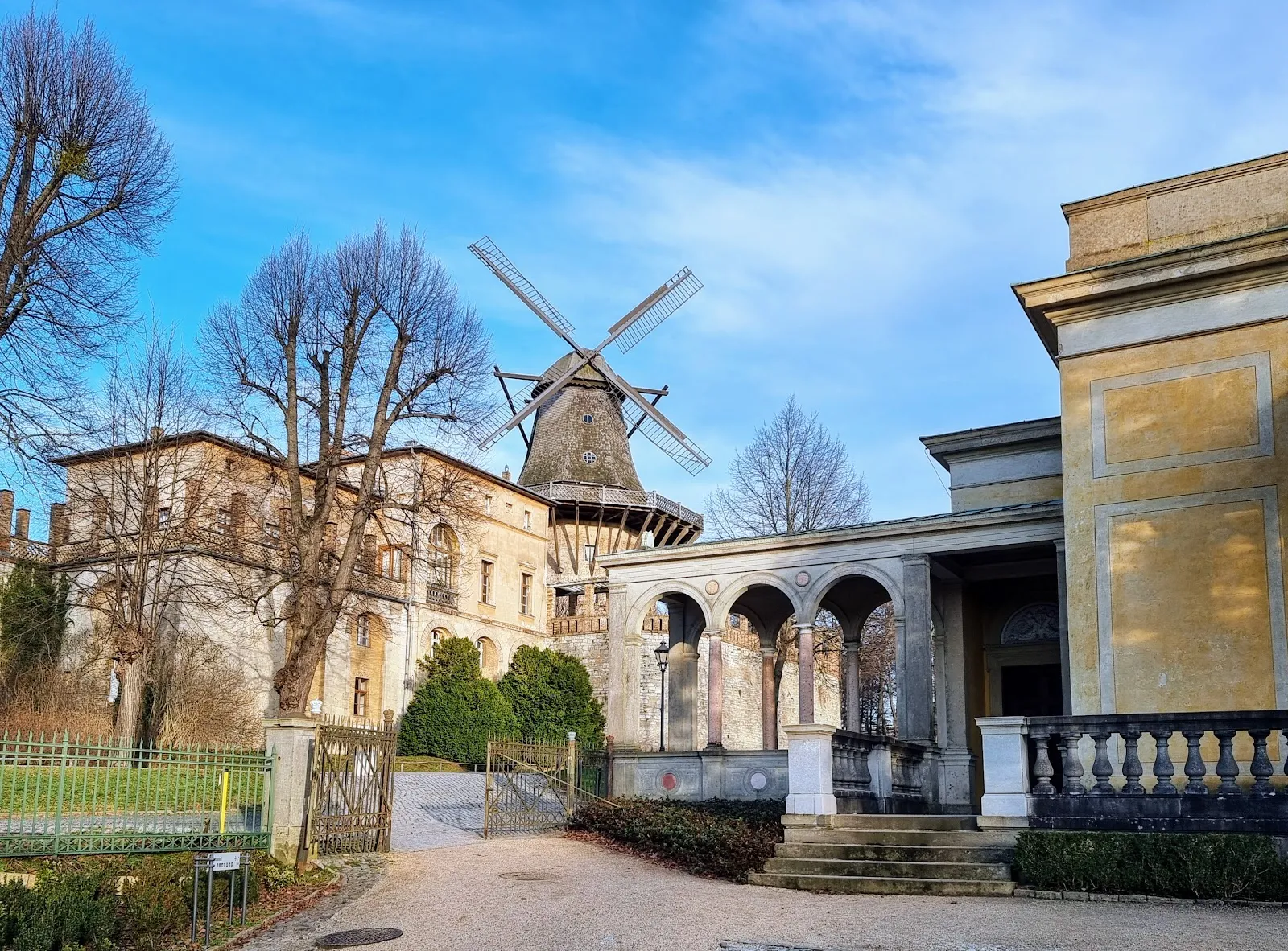 Фасад Новых дворцов в Потсдаме