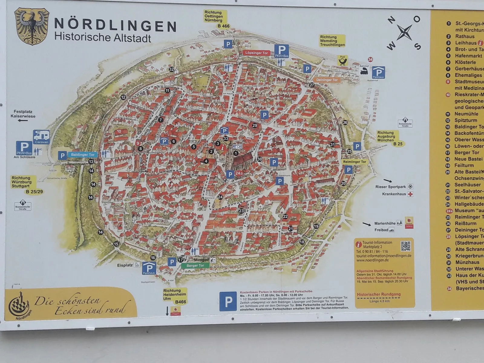 Вид на исторический город Нёрдлинген с башней 