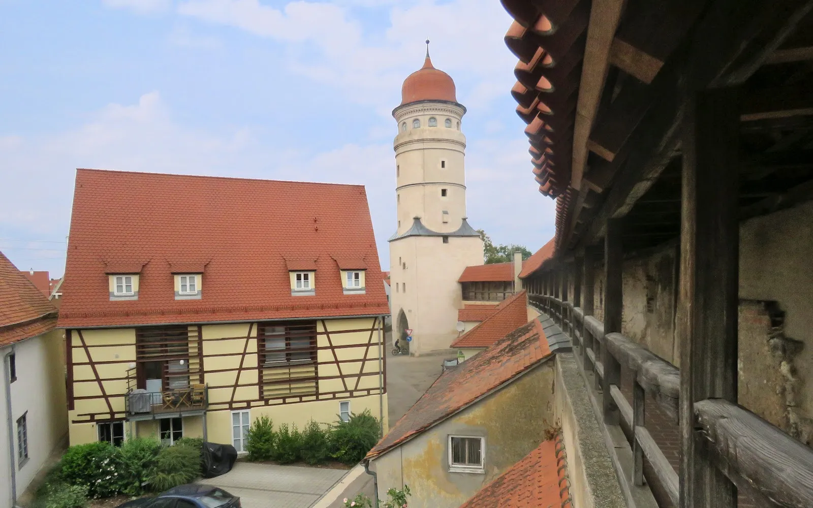 Вид на исторический город Нёрдлинген с башней 