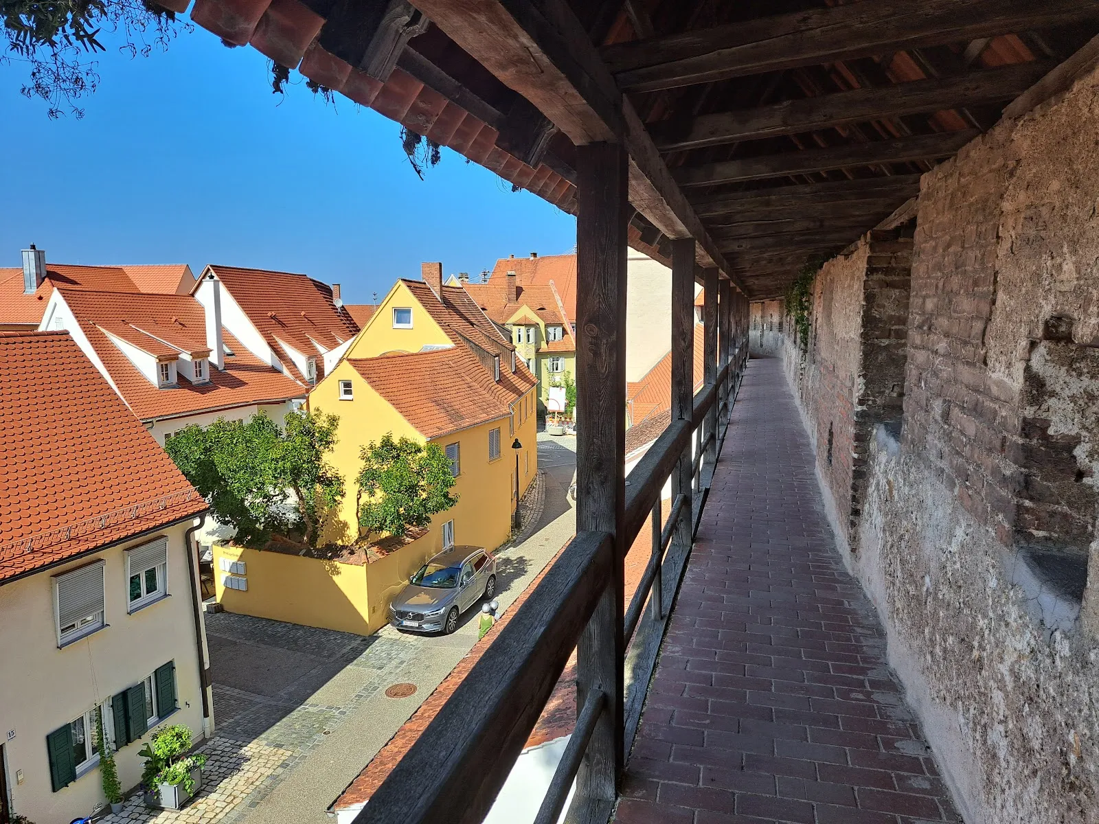 Вид на исторический город Нёрдлинген с башней 