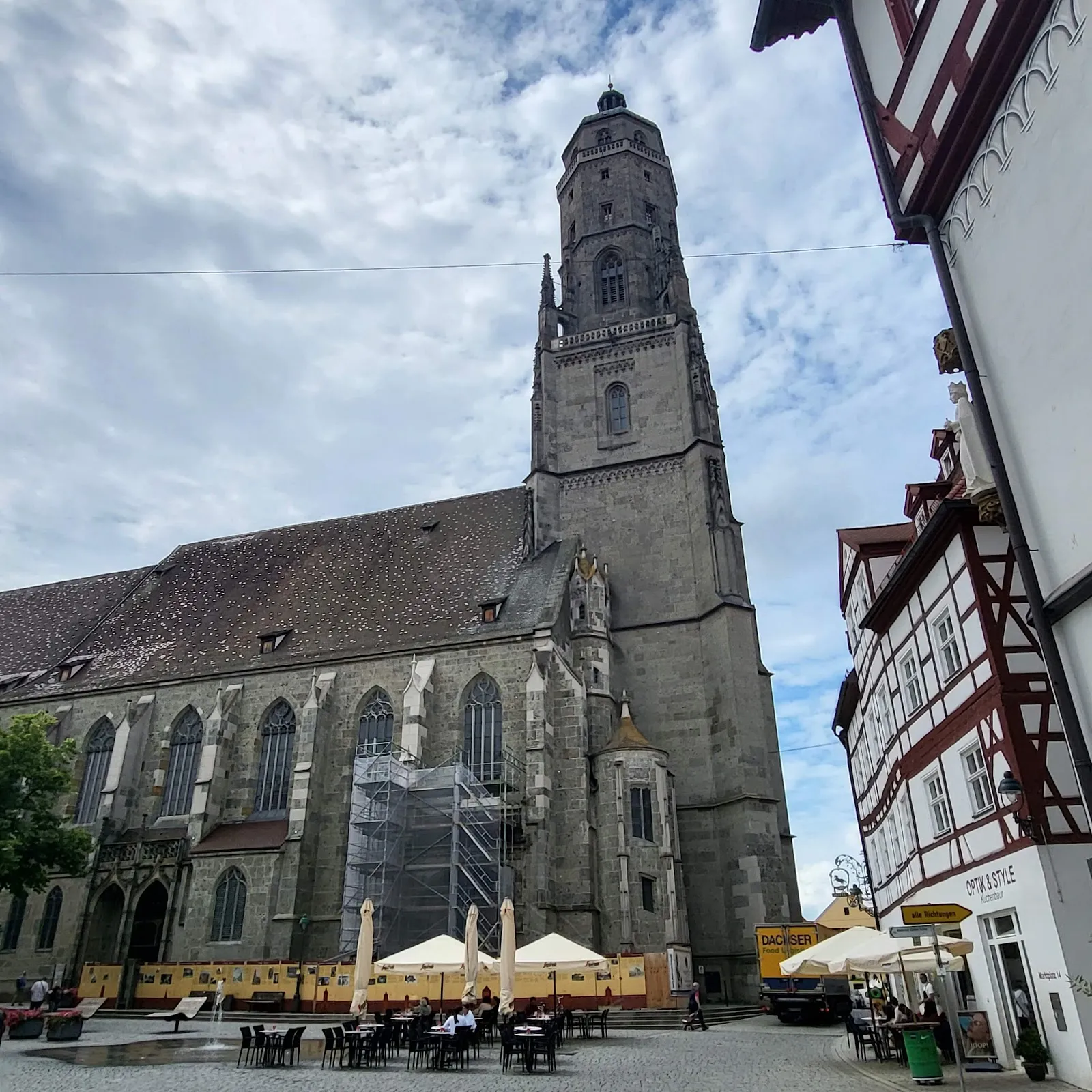 Вид на исторический город Нёрдлинген с башней 