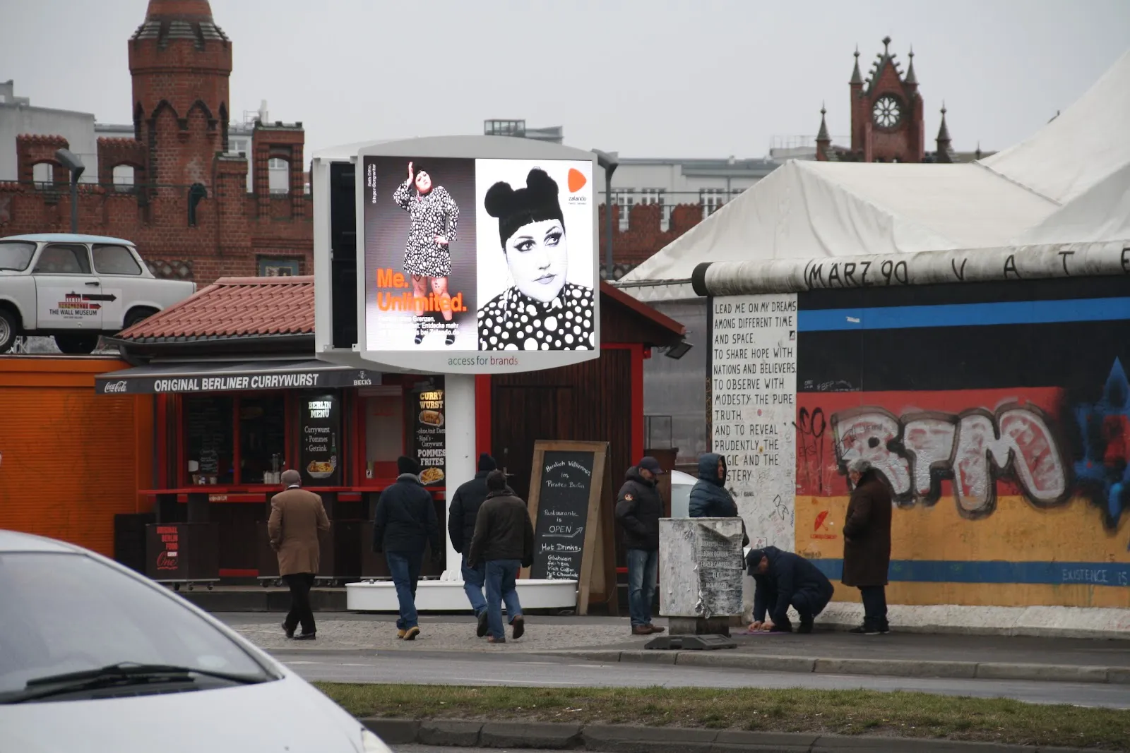 Вид на Обербаумский мост через реку Шпрее в Берлине