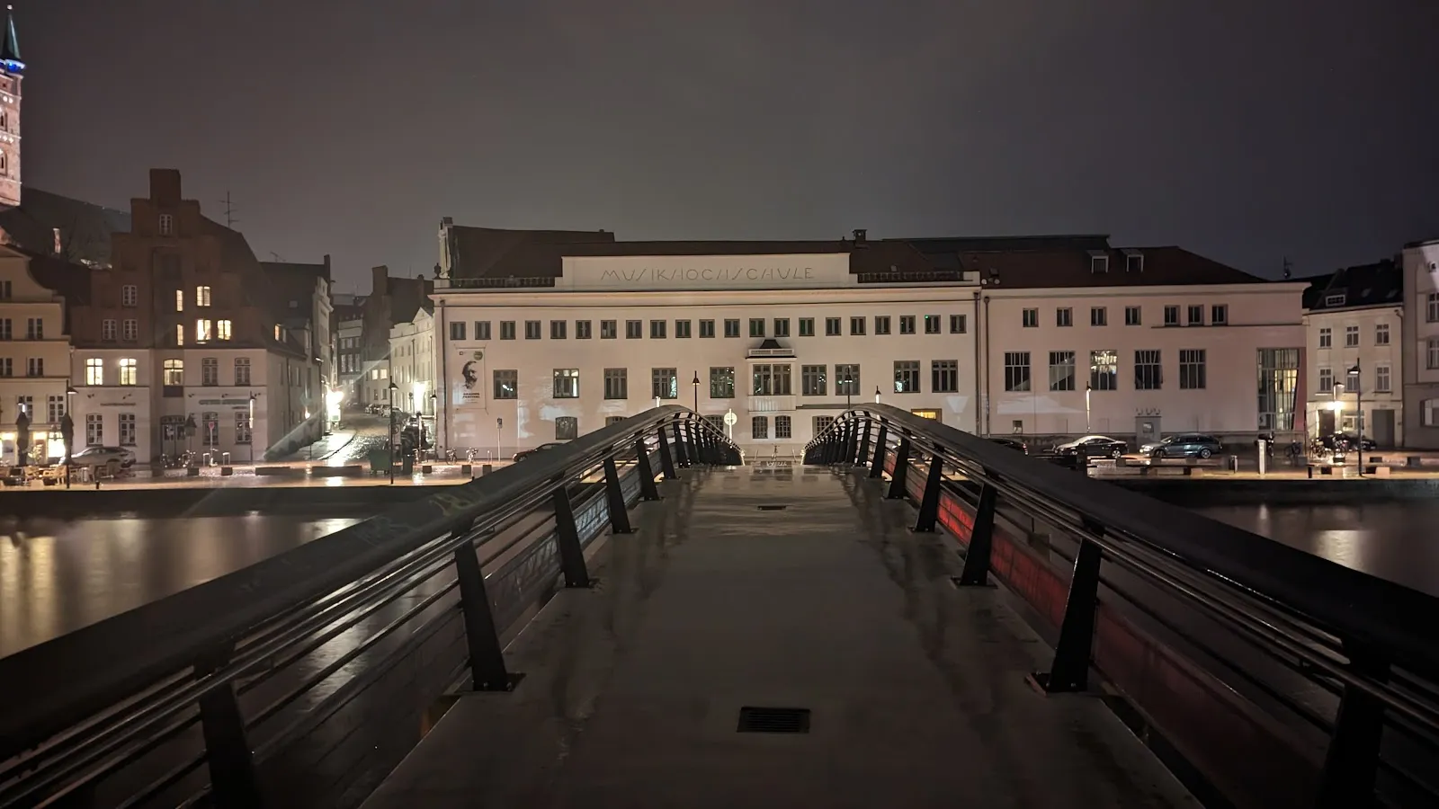 Вид на мост Обертравебрюкке в Любеке