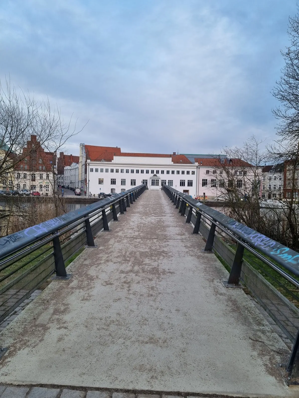 Вид на мост Обертравебрюкке в Любеке