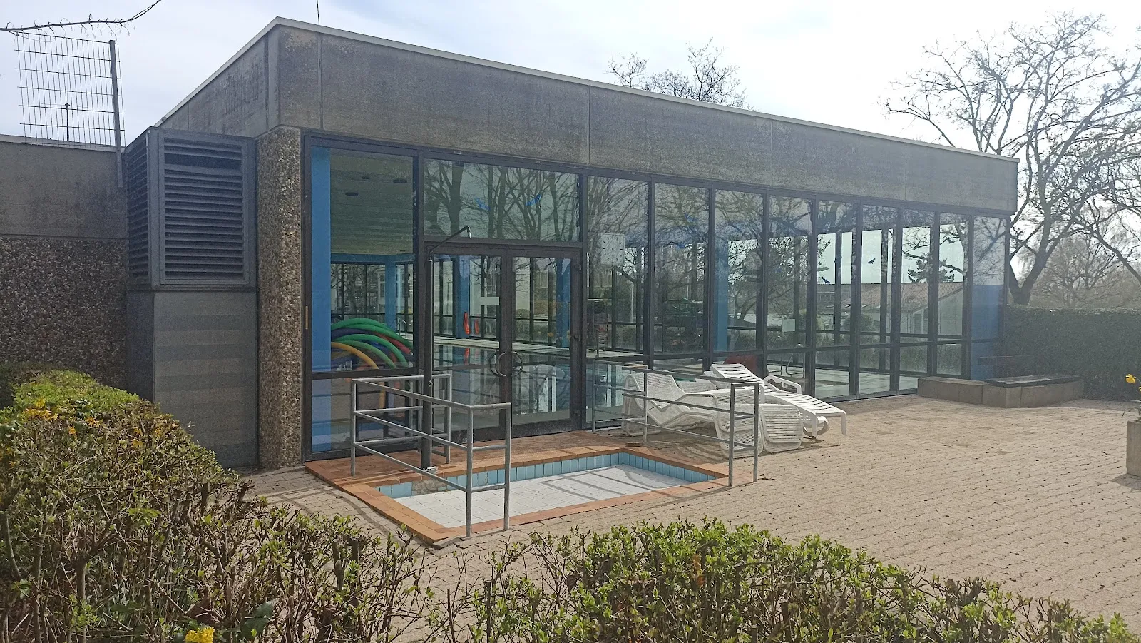 Общественная инициатива крытого бассейна Kemnat