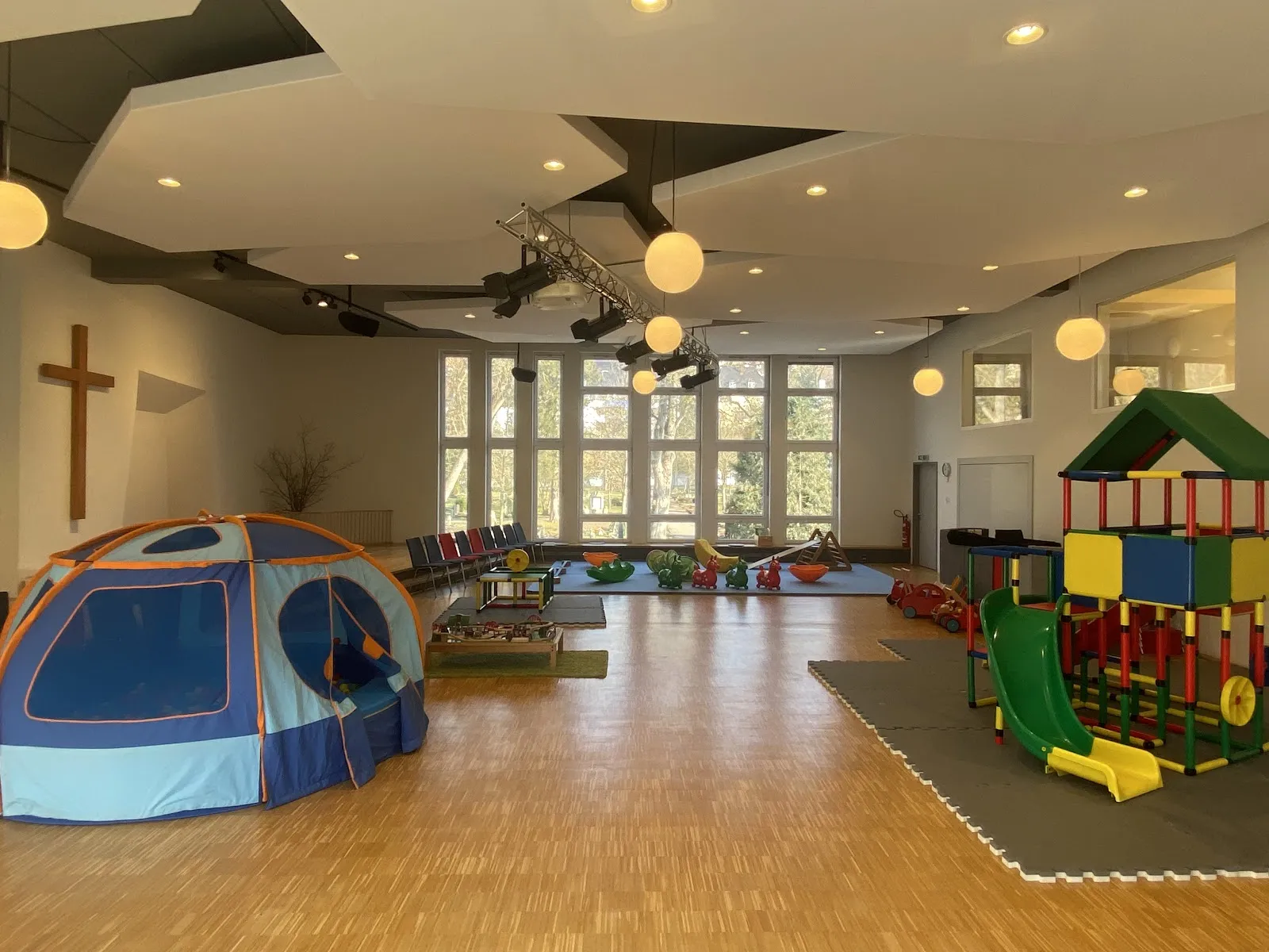 Общинная церковь Эсслингена, Германия