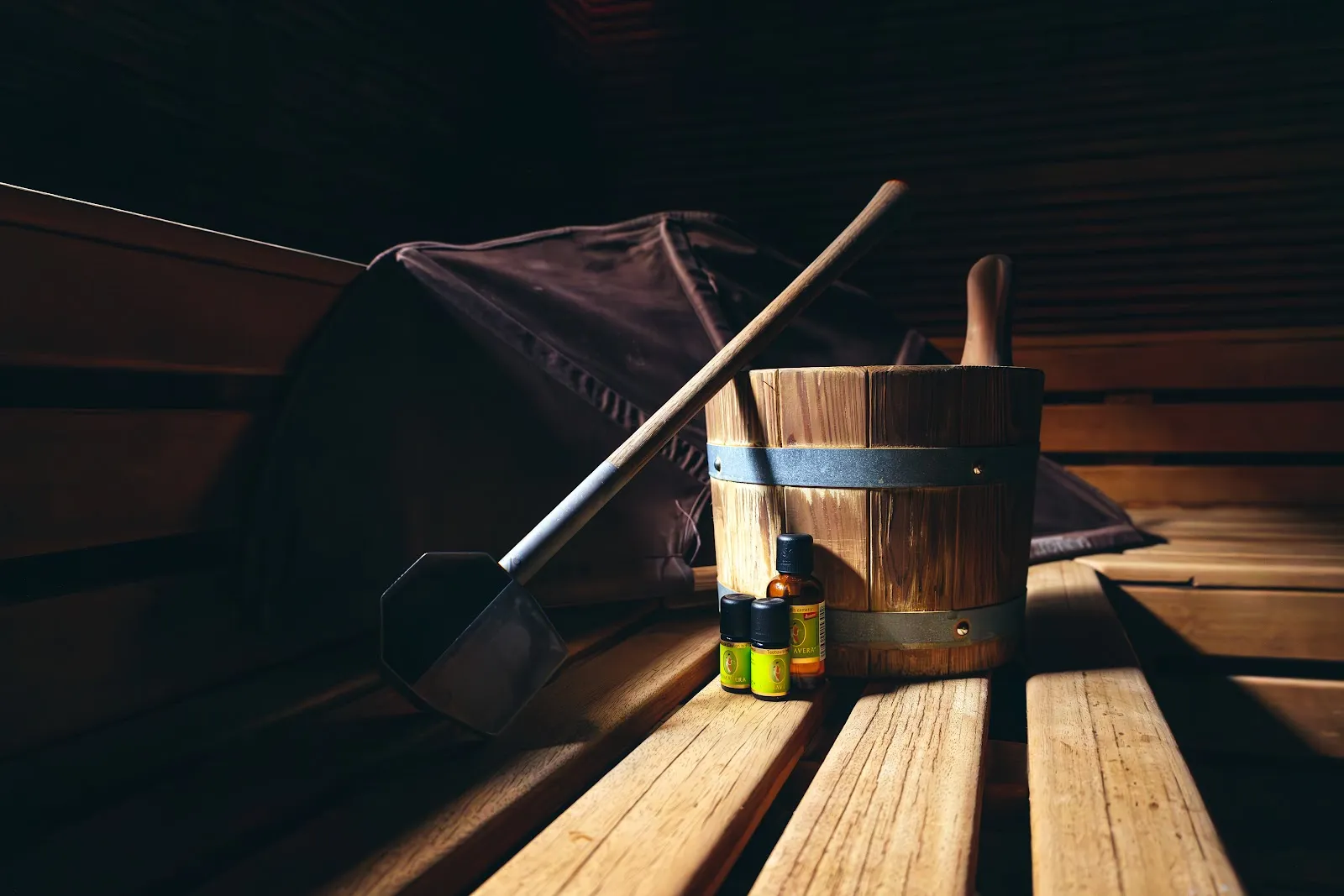 Интерьер Olivin Wellness Lounge с бассейном и зонами отдыха