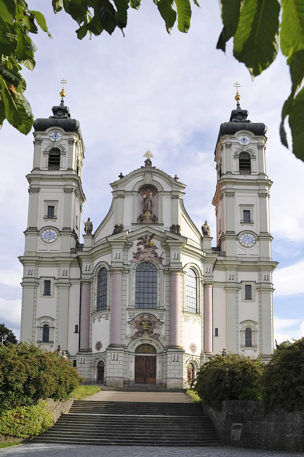 Фасад Оттобойренского аббатства с башнями