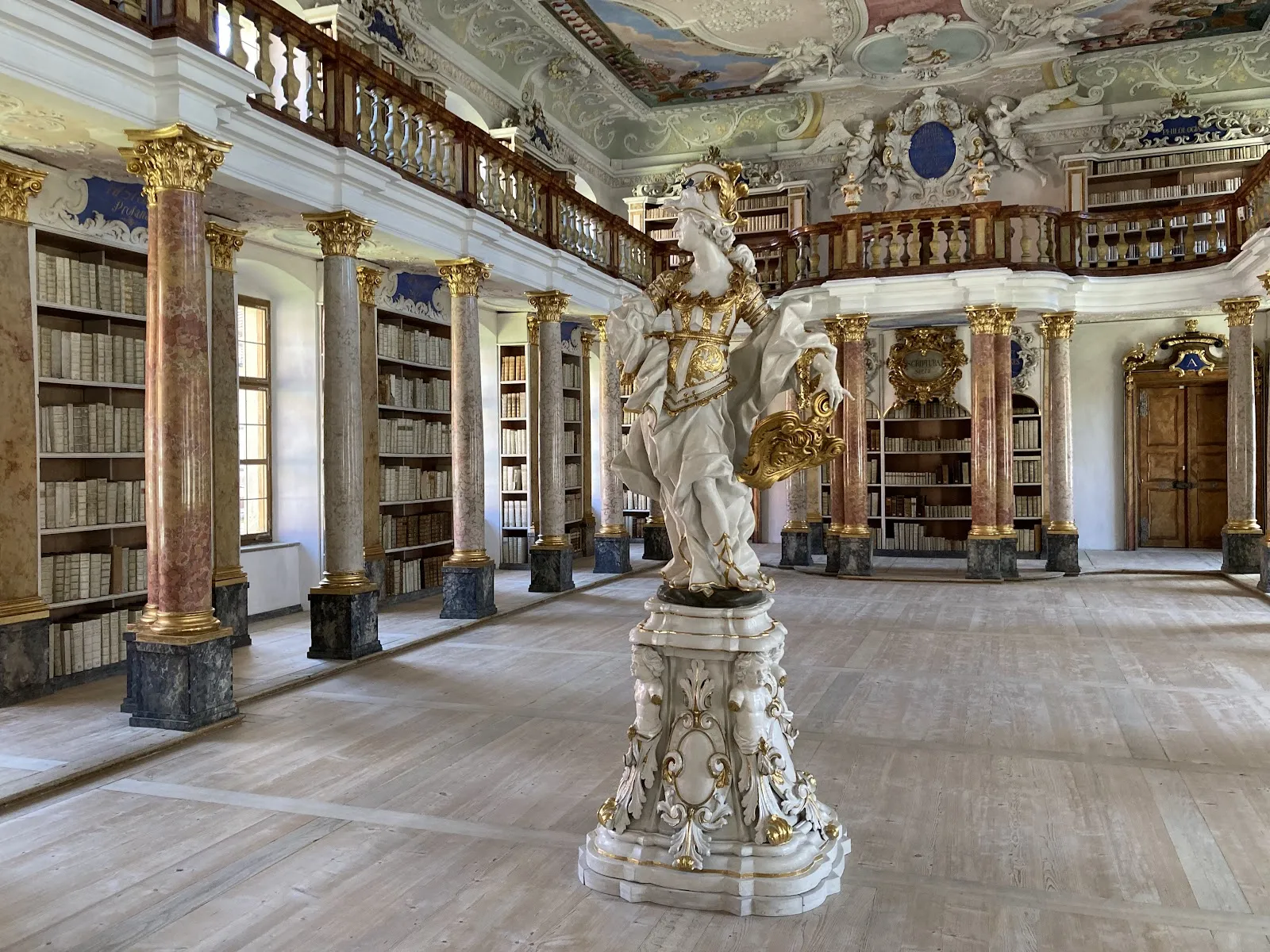 Фасад Оттобойренского аббатства с башнями