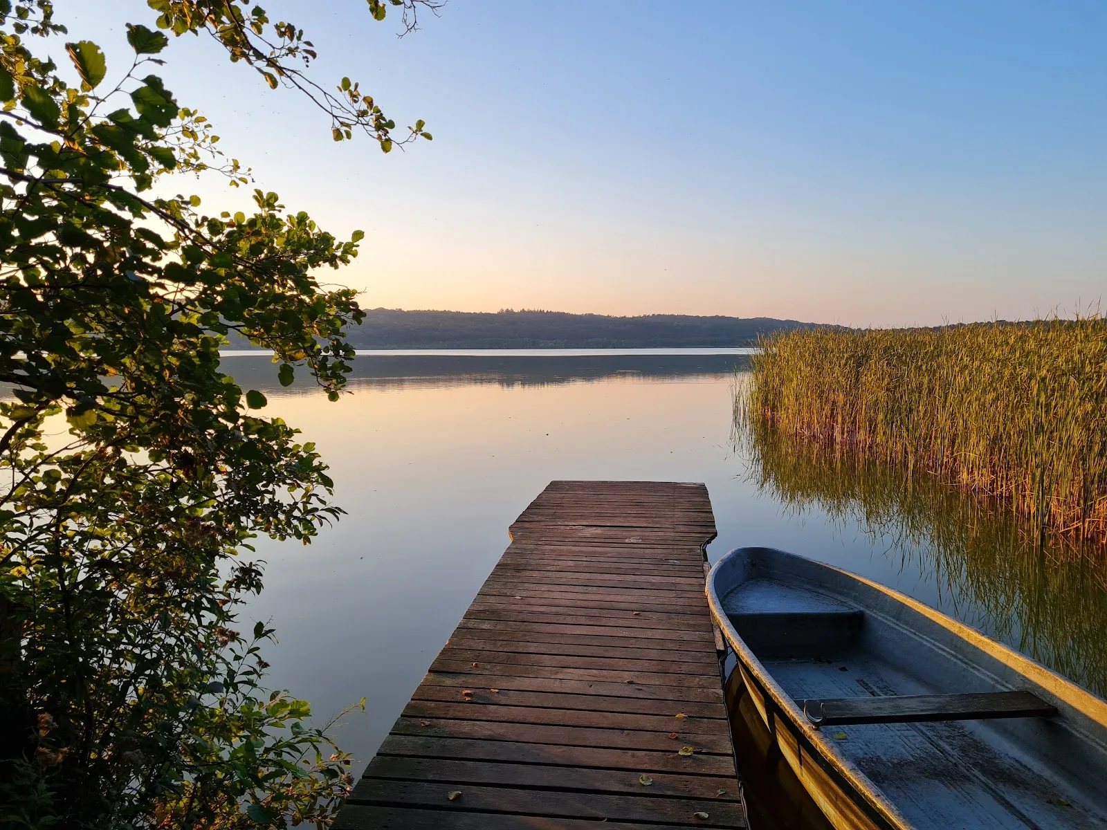 Вид на озеро Шмахтер и Фажерин с птицами
