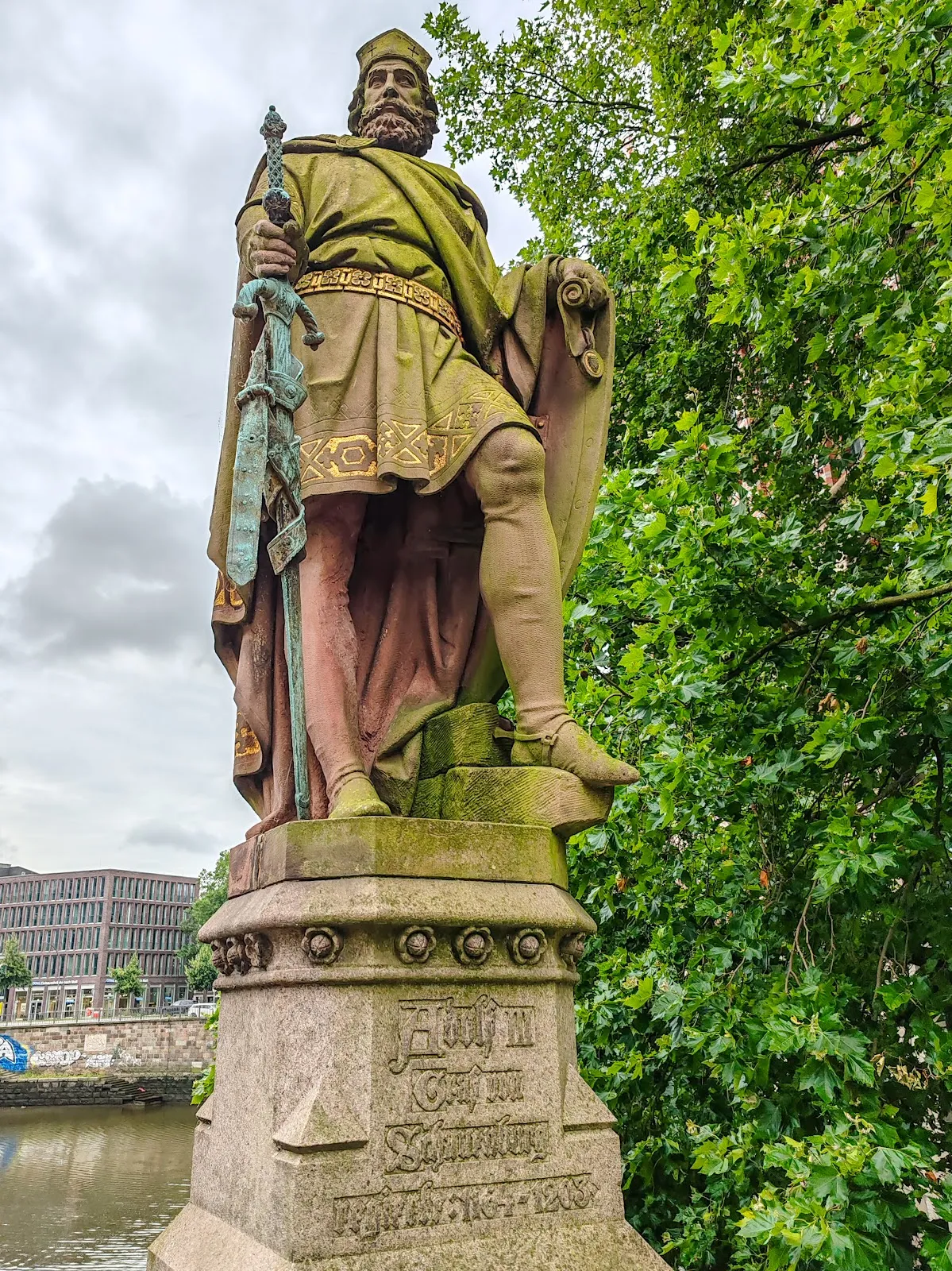 Памятник Адольфу III