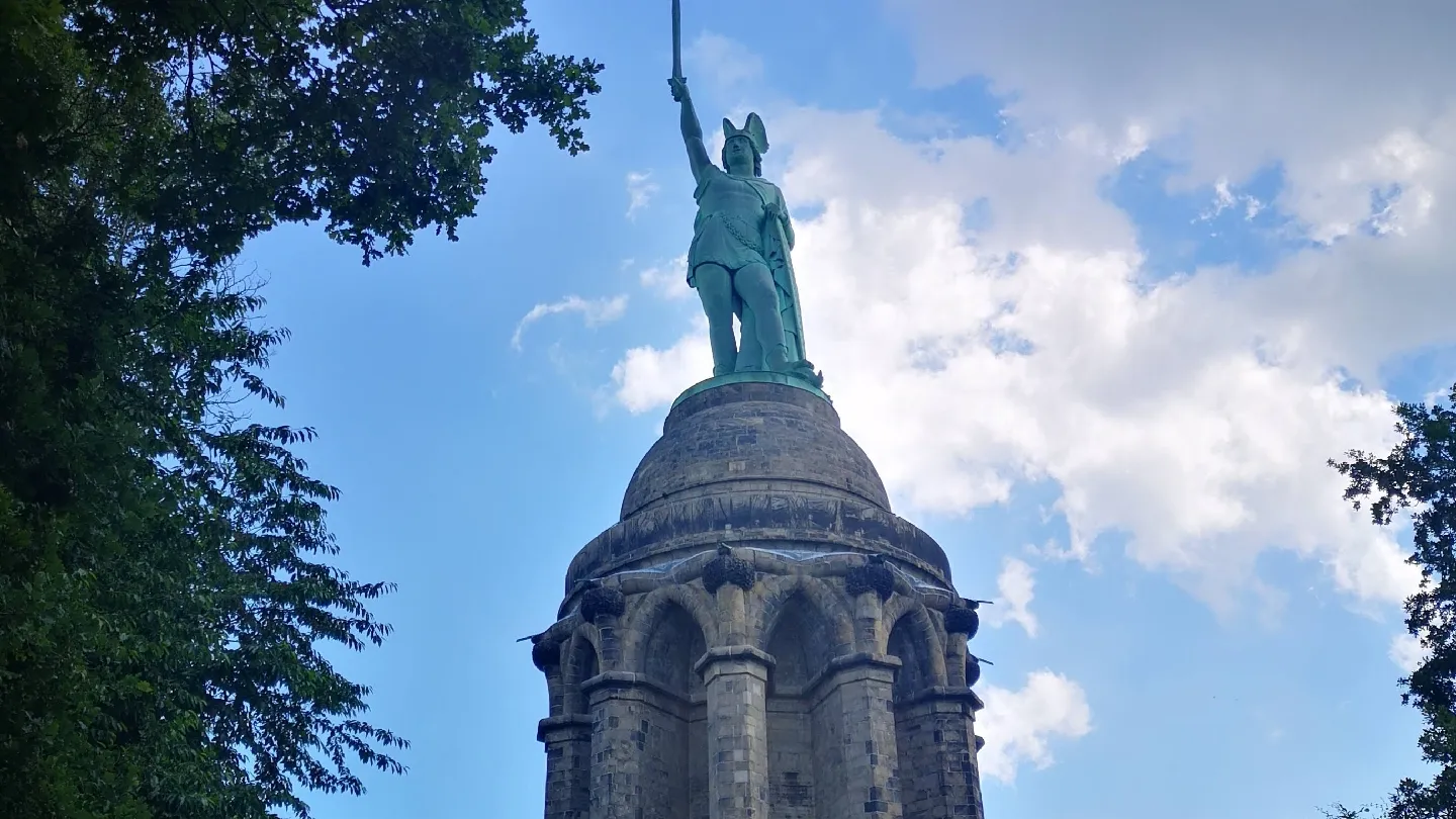 Памятник Арминию