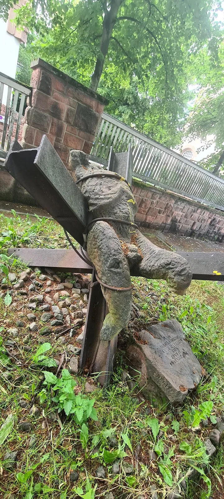 Памятник дезертирам Второй мировой войны в Марбурге, Германия