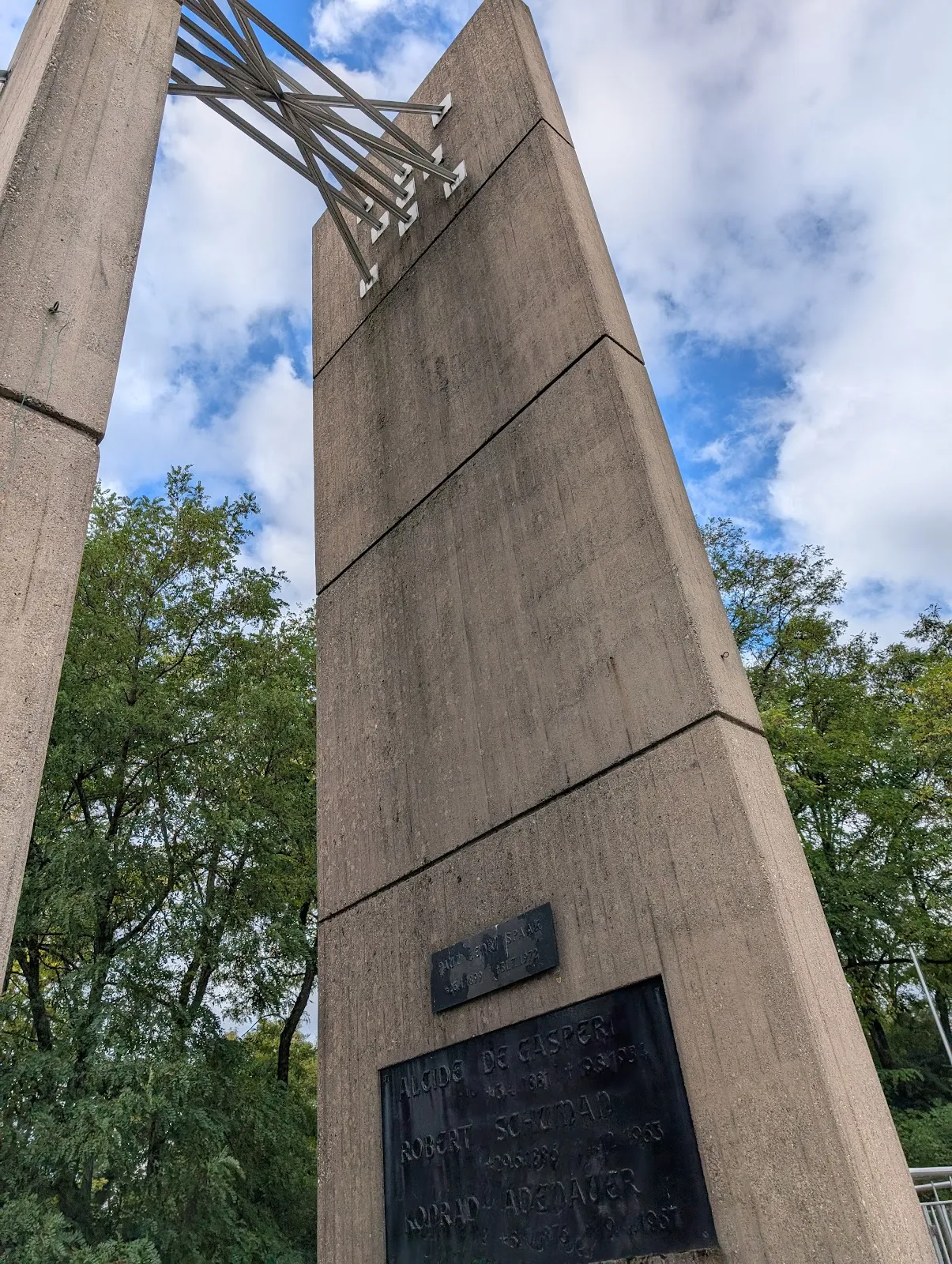 Памятник Европе в Уберхеррне, Германия - символ европейского единства.
