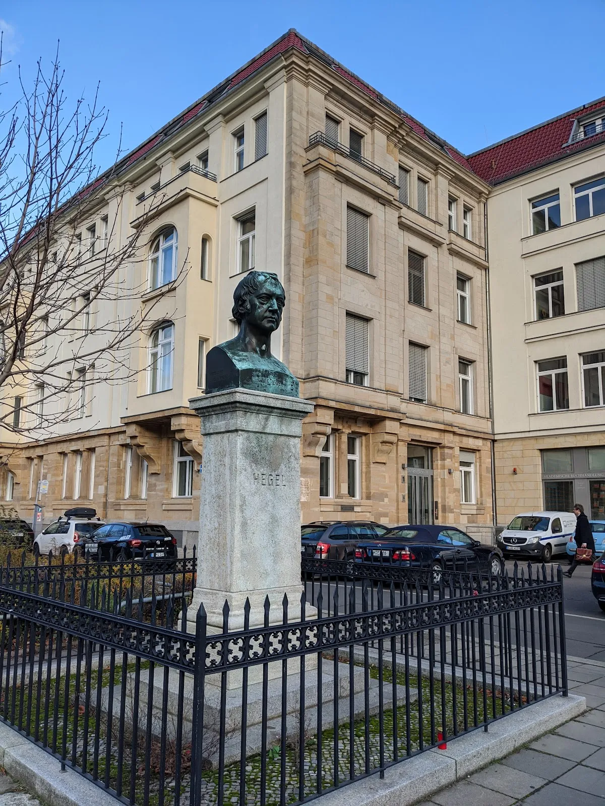 Памятник Георгу Гегелю в Берлине