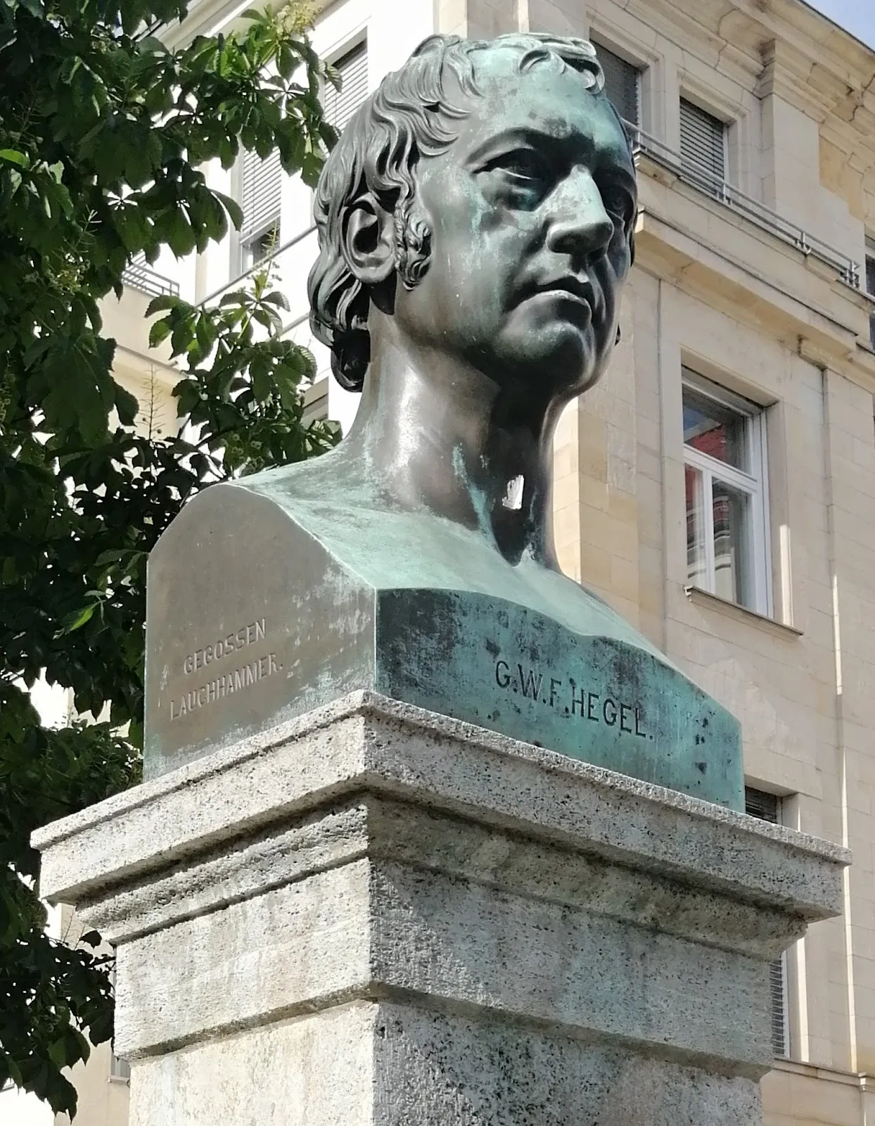 Памятник Георгу Вильгельму Фридриху Гегелю