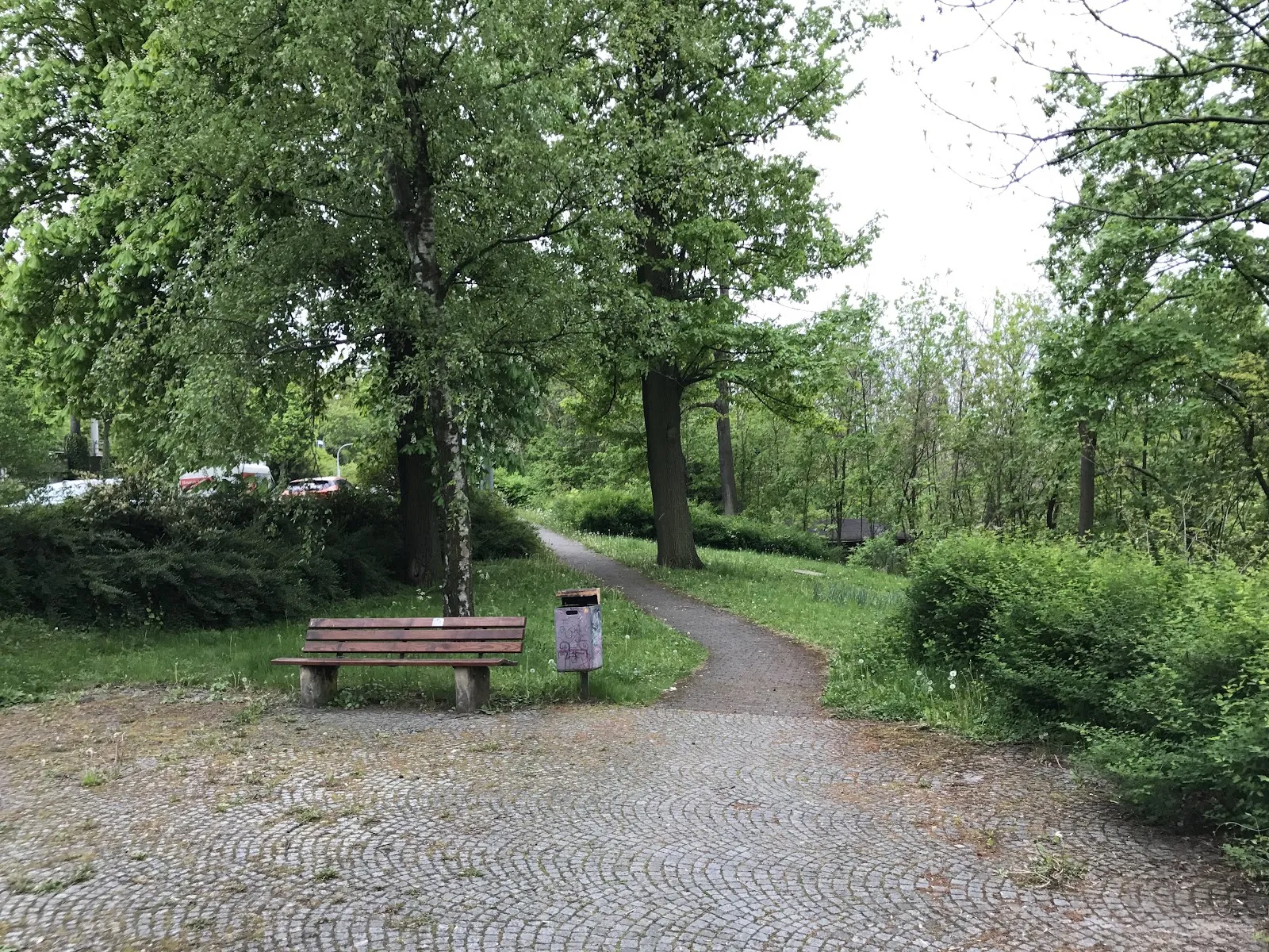 Памятник Готлибу Кристиану Эберхарду Этцелю, расположенный по адресу Neue Weinsteige 173, 70180 Stuttgart, Германия.