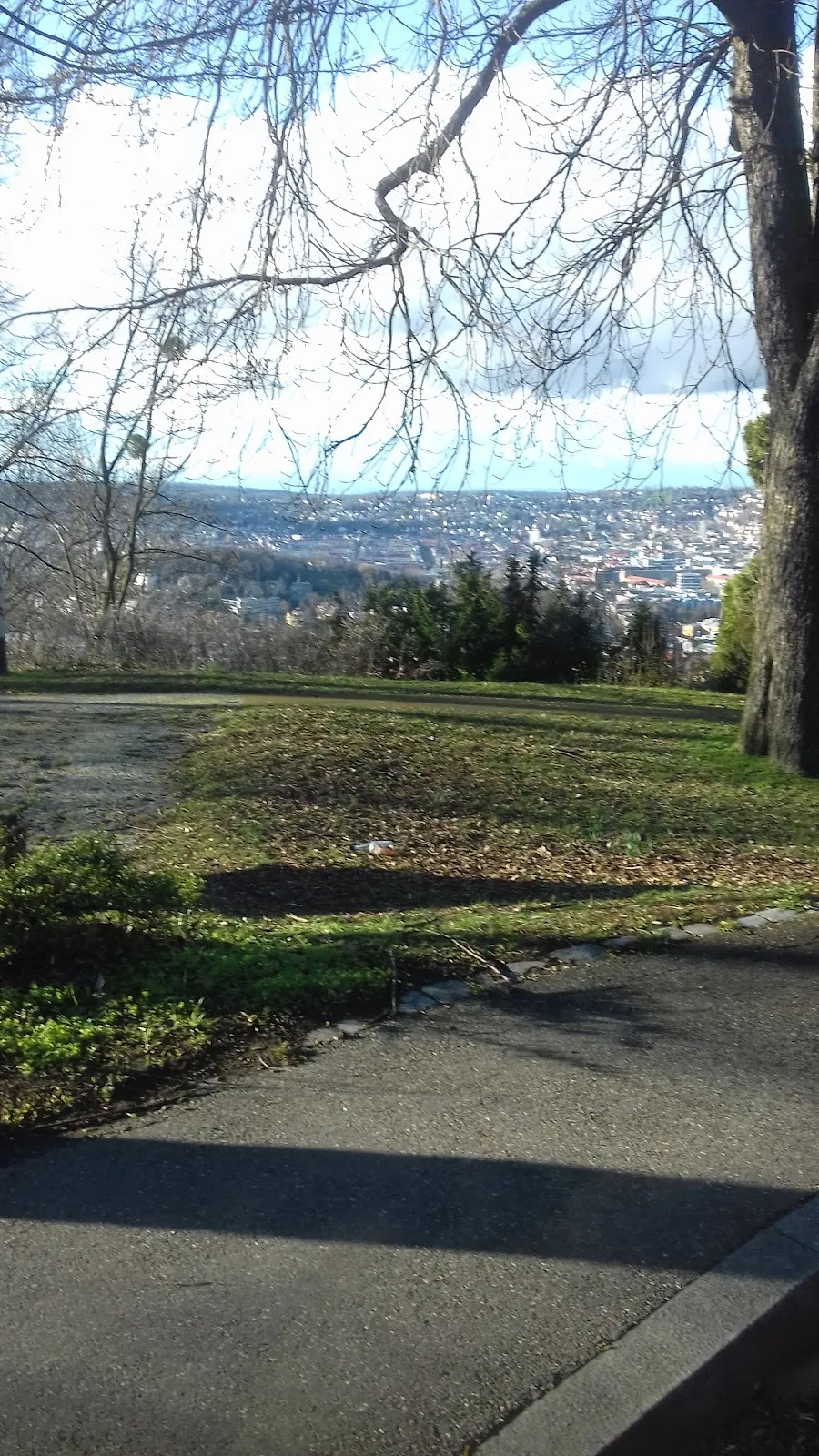 Памятник Готлибу Кристиану Эберхарду Этцелю, расположенный по адресу Neue Weinsteige 173, 70180 Stuttgart, Германия.