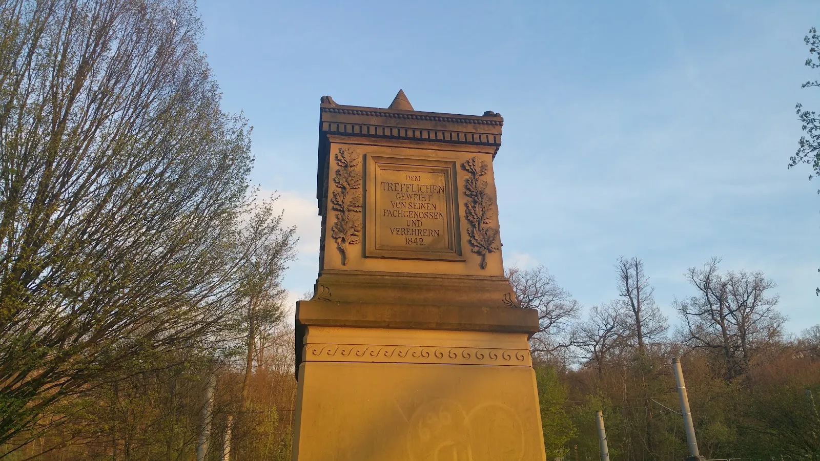 Памятник Готлибу Кристиану Эберхарду Этцелю, расположенный по адресу Neue Weinsteige 173, 70180 Stuttgart, Германия.