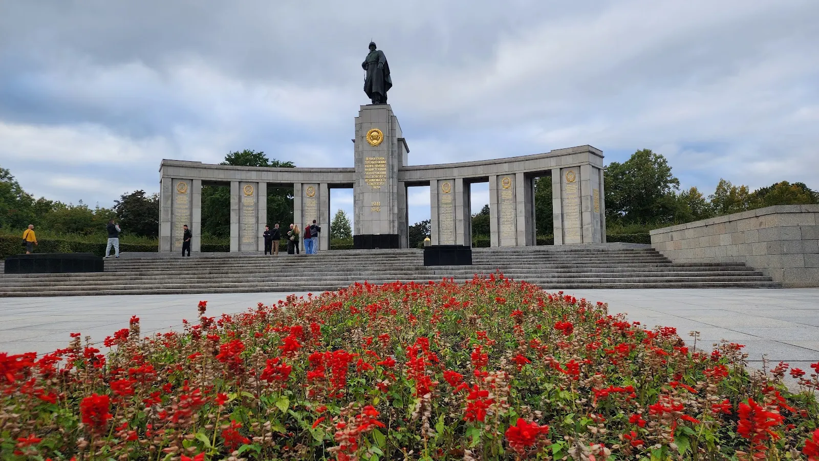Памятник Хансу Бауму на Музейном острове, Берлин
