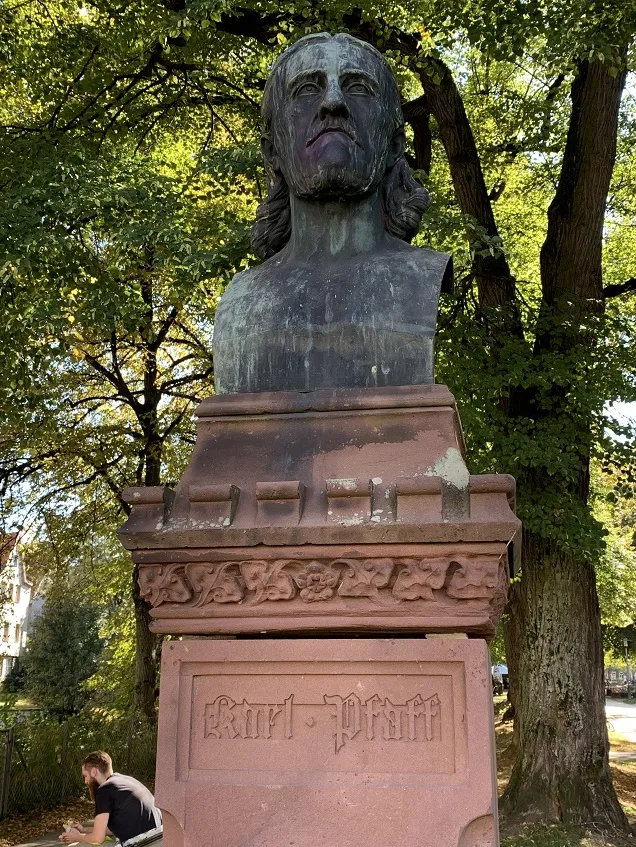 Памятник Карлу Пфаффу