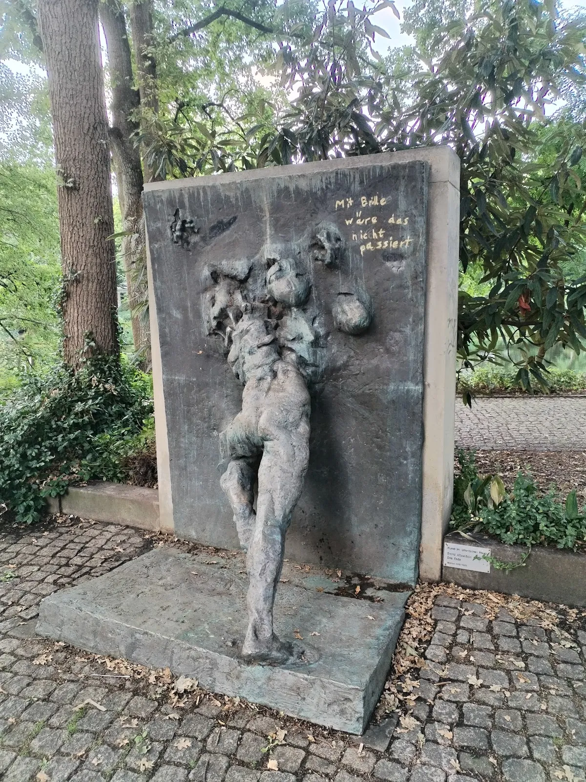 Памятник «Конец» в Бремене, Германия