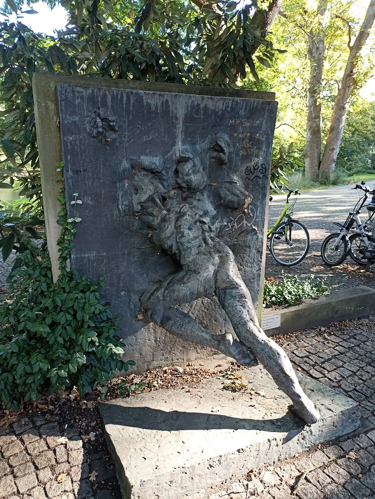 Памятник «Конец» в Бремене, Германия