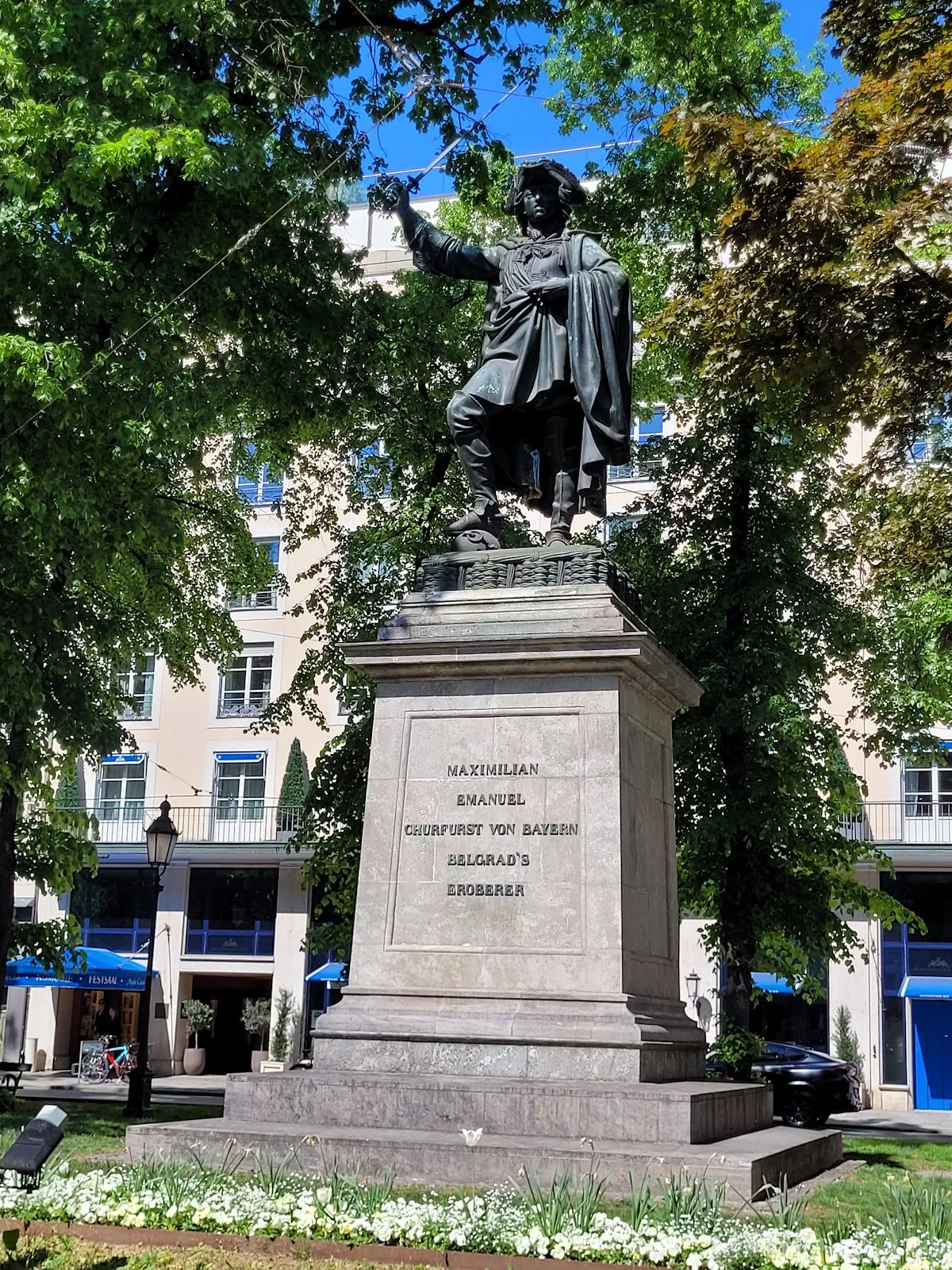 Памятник курфюрсту Максимилиану Эммануилу