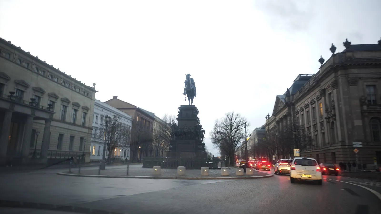 Памятник Лизе Мейтнер в Берлине, Германия