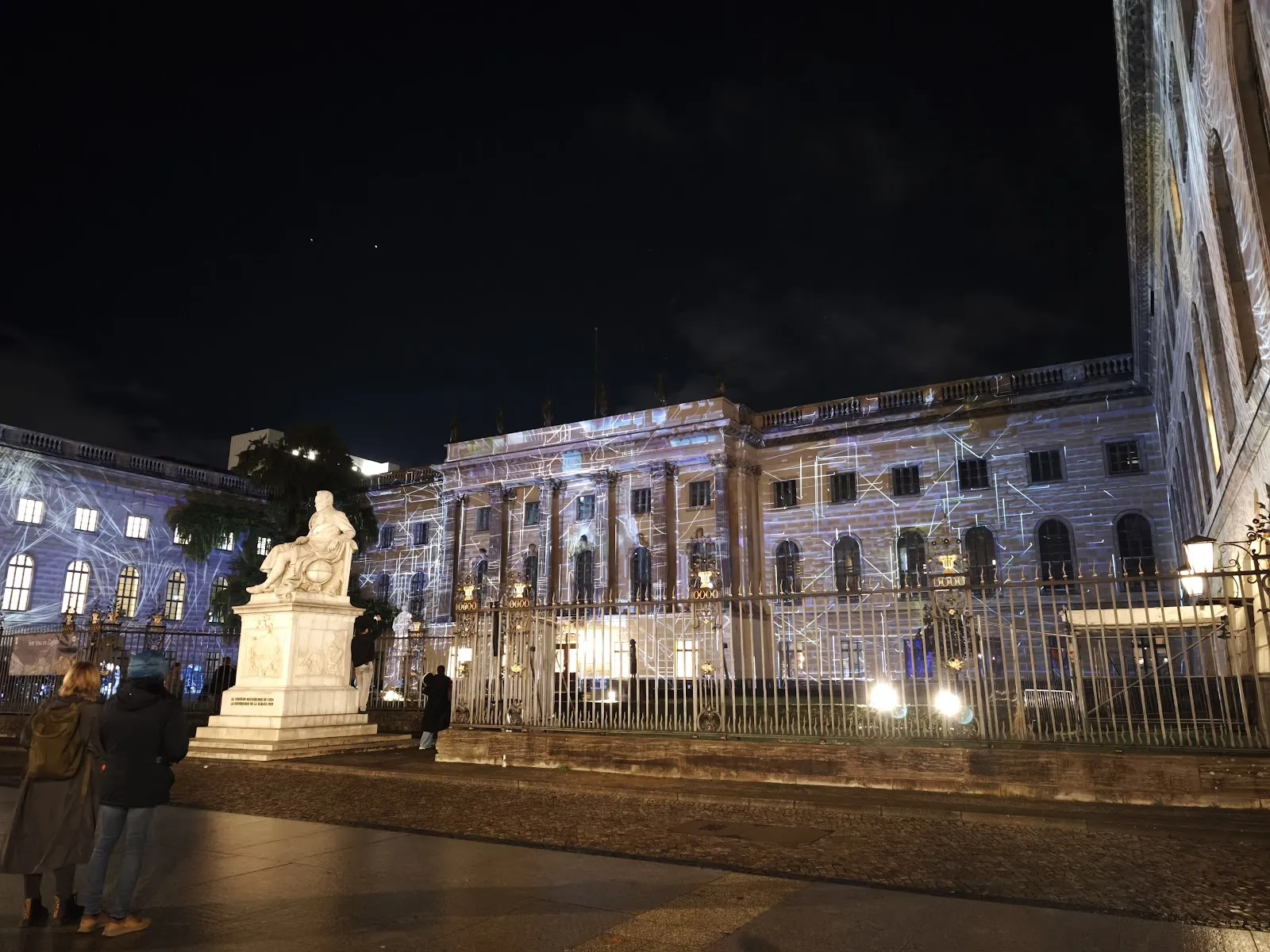 Памятник Лизе Мейтнер в Берлине, Германия