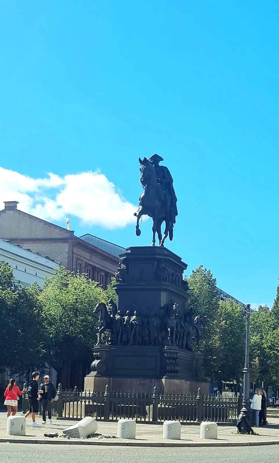 Памятник Лизе Мейтнер в Берлине, Германия