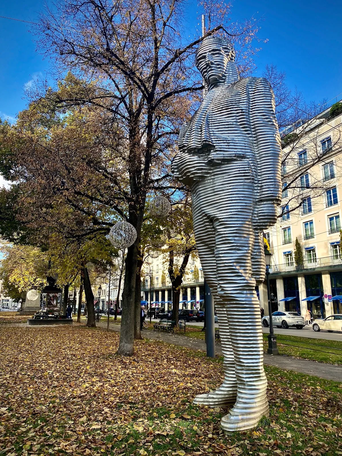 Памятник Максимилиану фон Монжелу