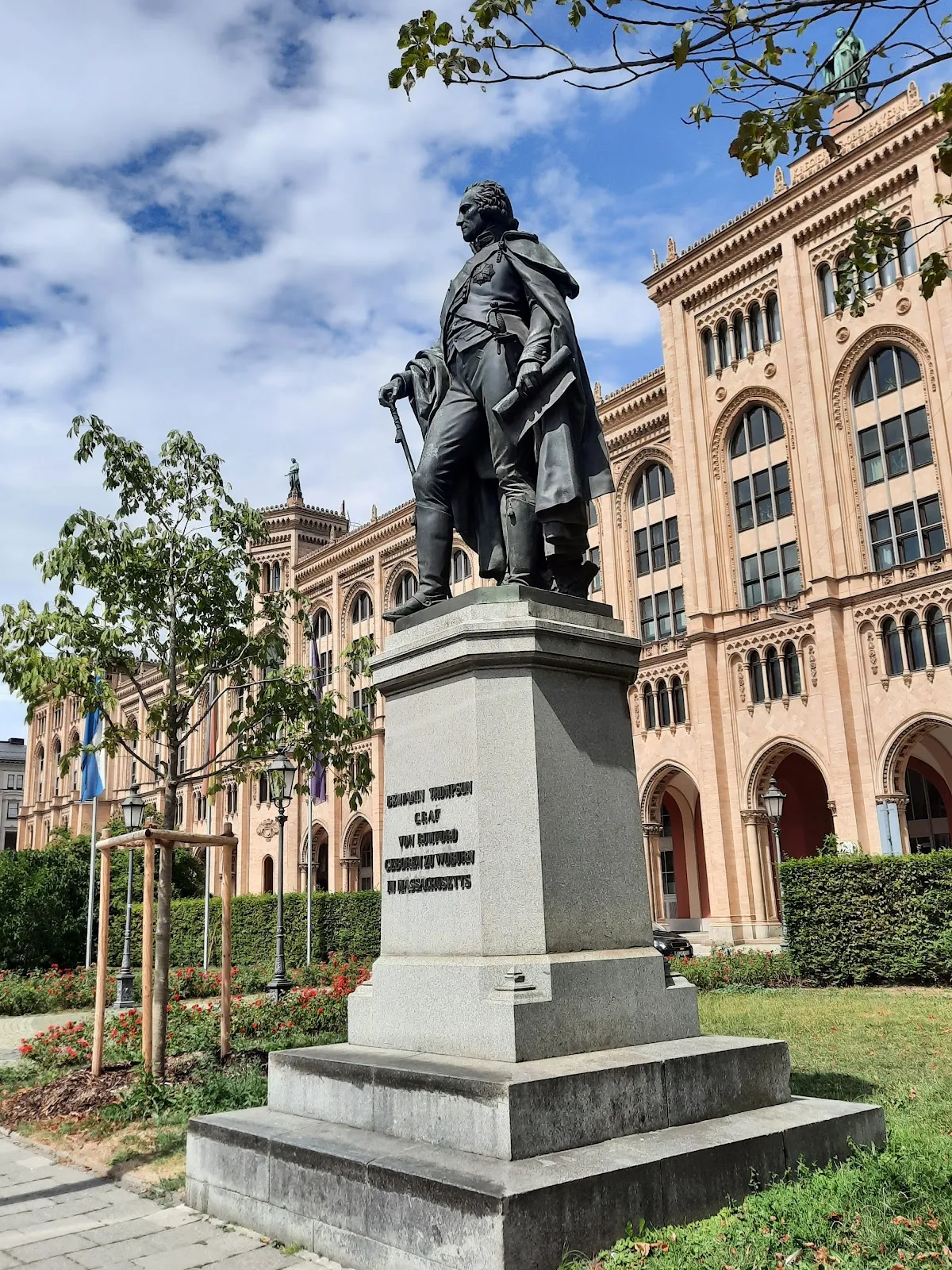 Памятник Максимилиану II в Мюнхене, Германия