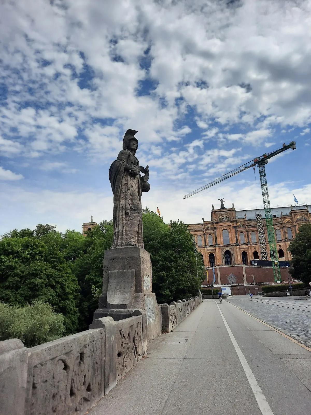 Памятник Максимилиану II в Мюнхене, Германия