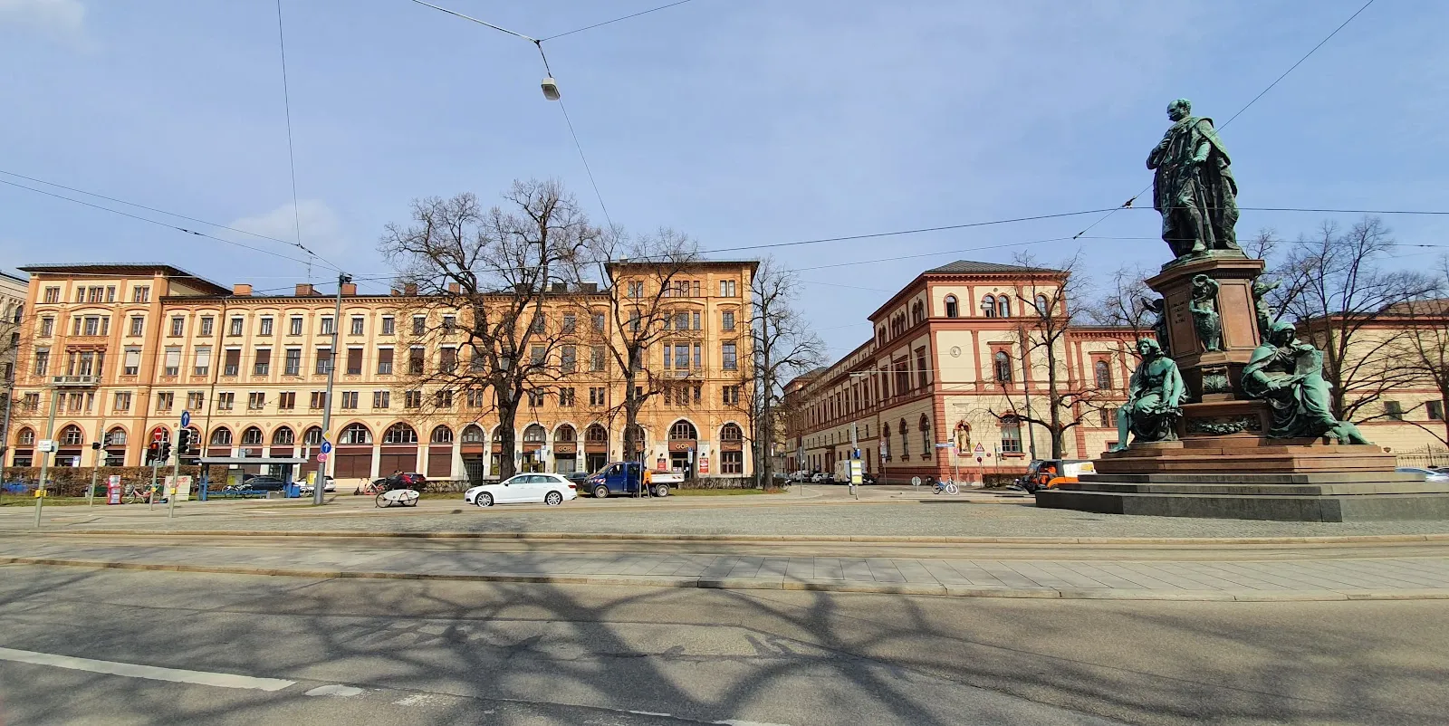 Памятник Максимилиану II в Мюнхене, Германия