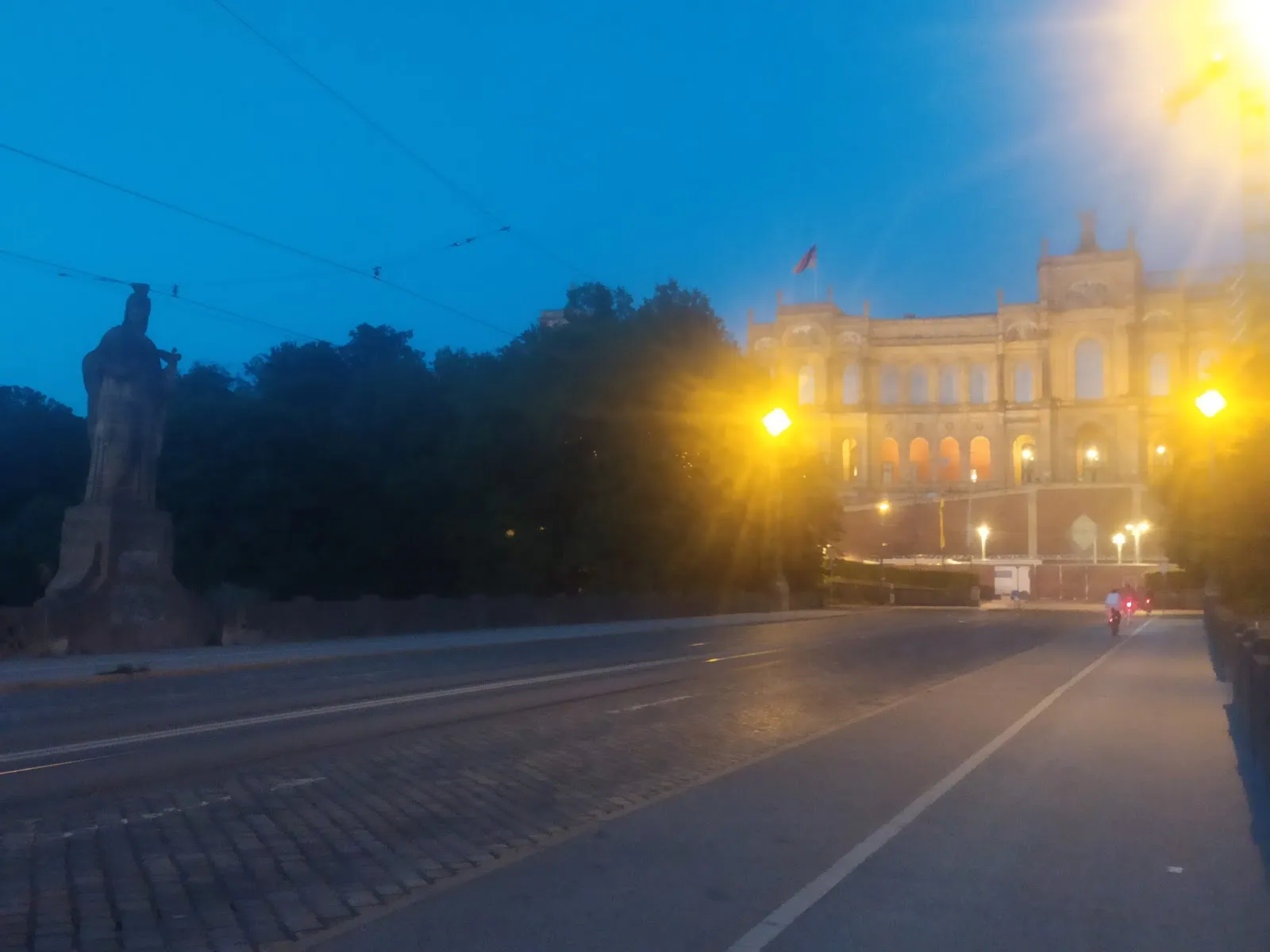 Памятник Максимилиану II в Мюнхене, Германия