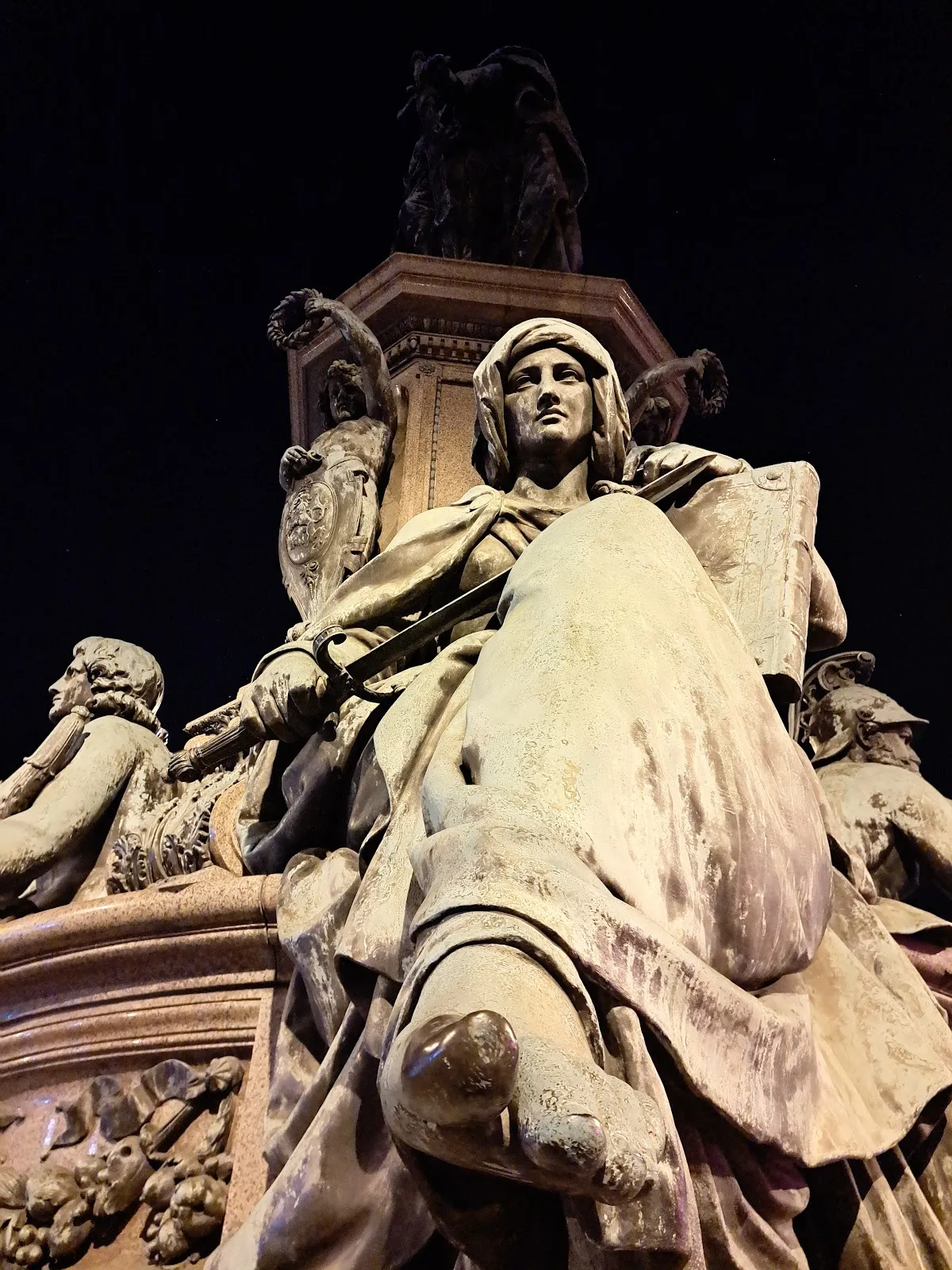 Памятник Максимилиану II в Мюнхене, Германия