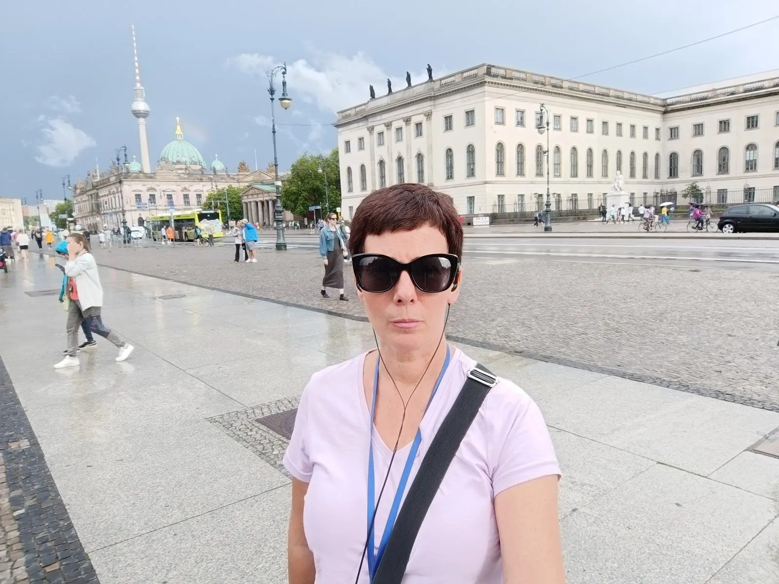 Памятник Максу Планку на улице Унтер-ден-Линден в Берлине