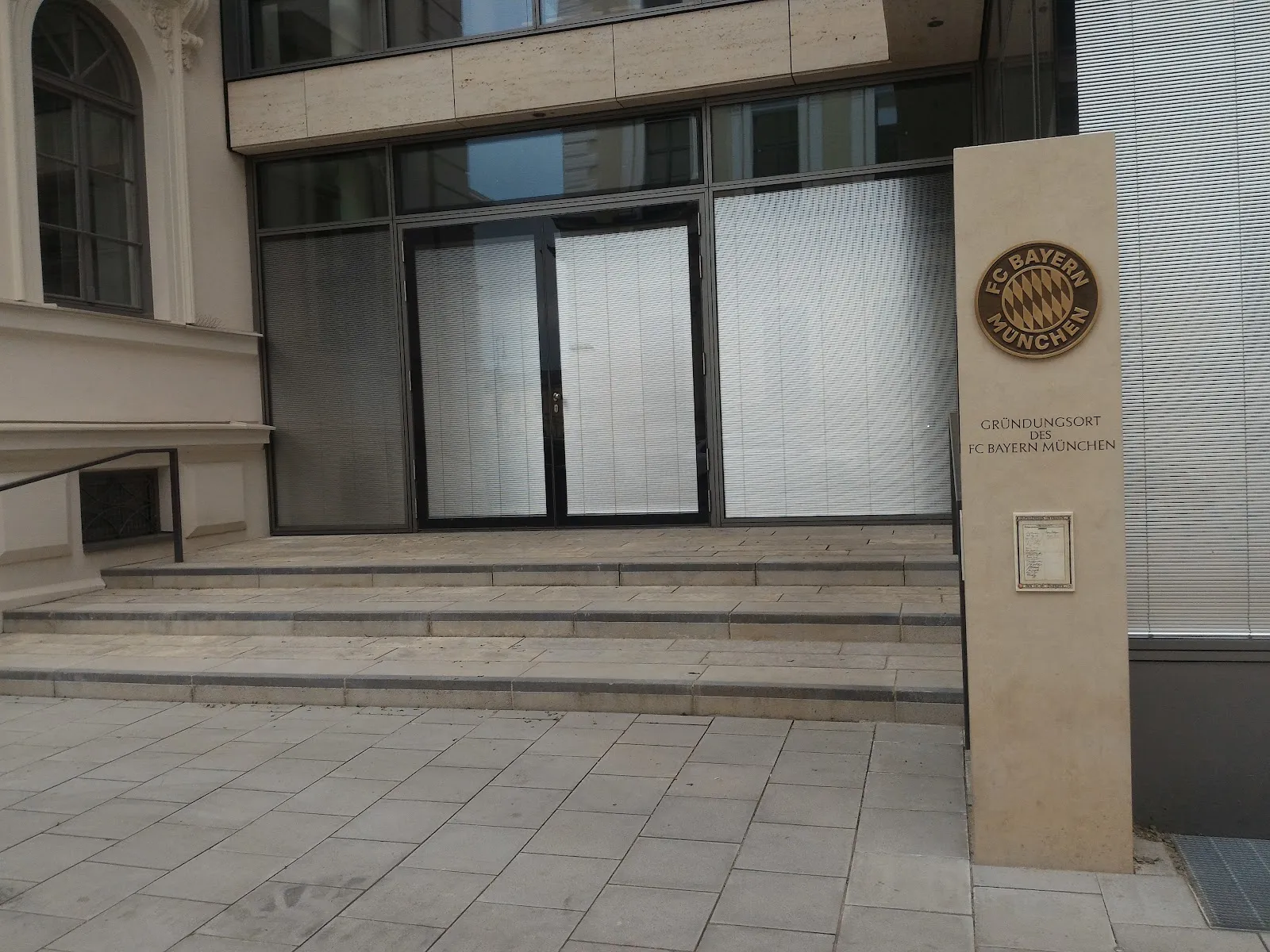 Памятник Основания Футбольного Клуба 