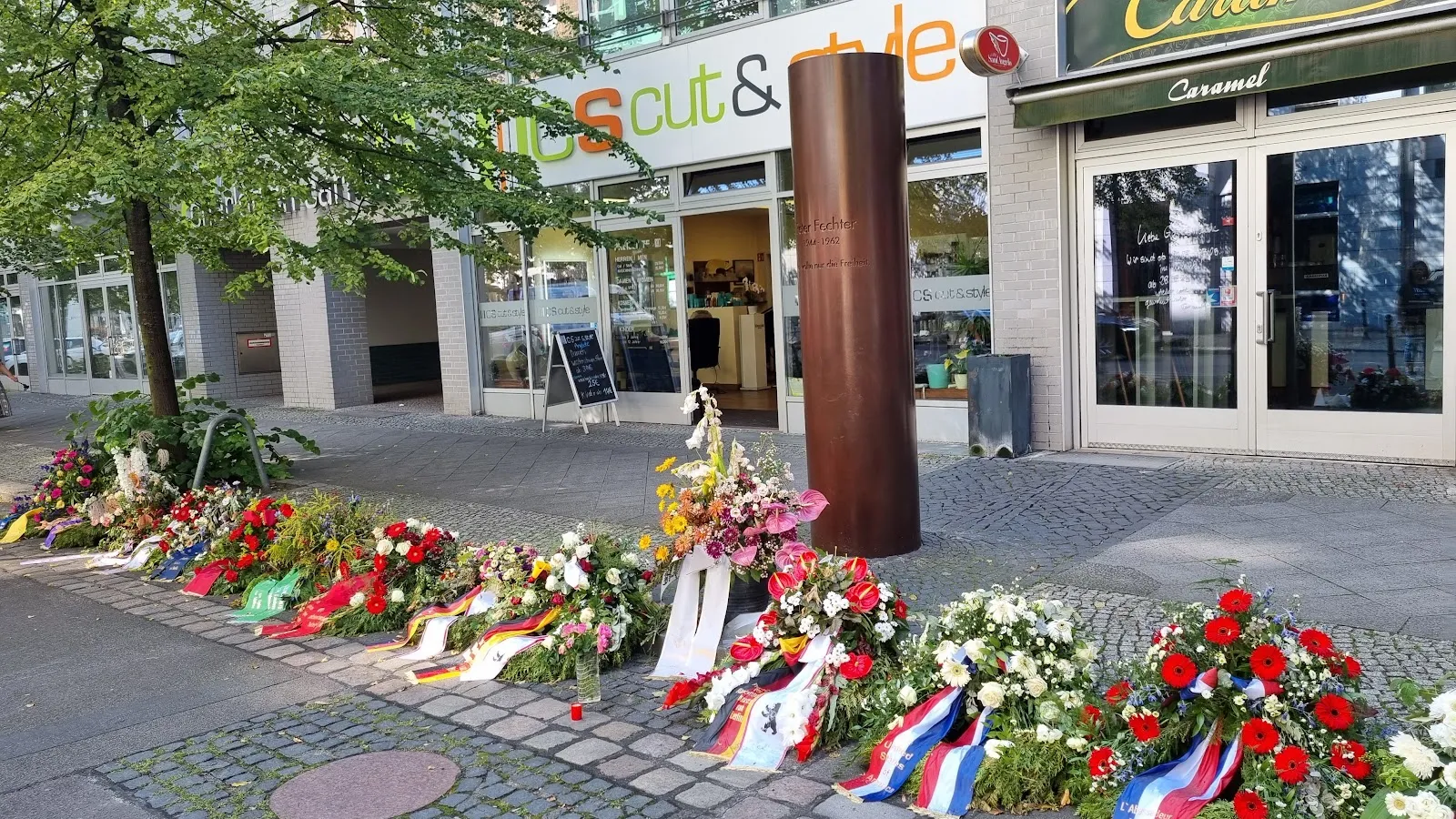 Памятник Петеру Фехтеру, мемориал жертвам Берлинской стены, Берлин, Германия