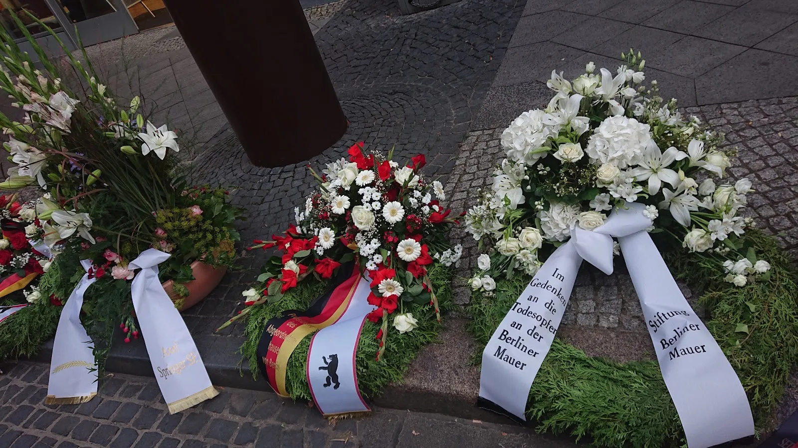 Памятник Петеру Фехтеру, мемориал жертвам Берлинской стены, Берлин, Германия