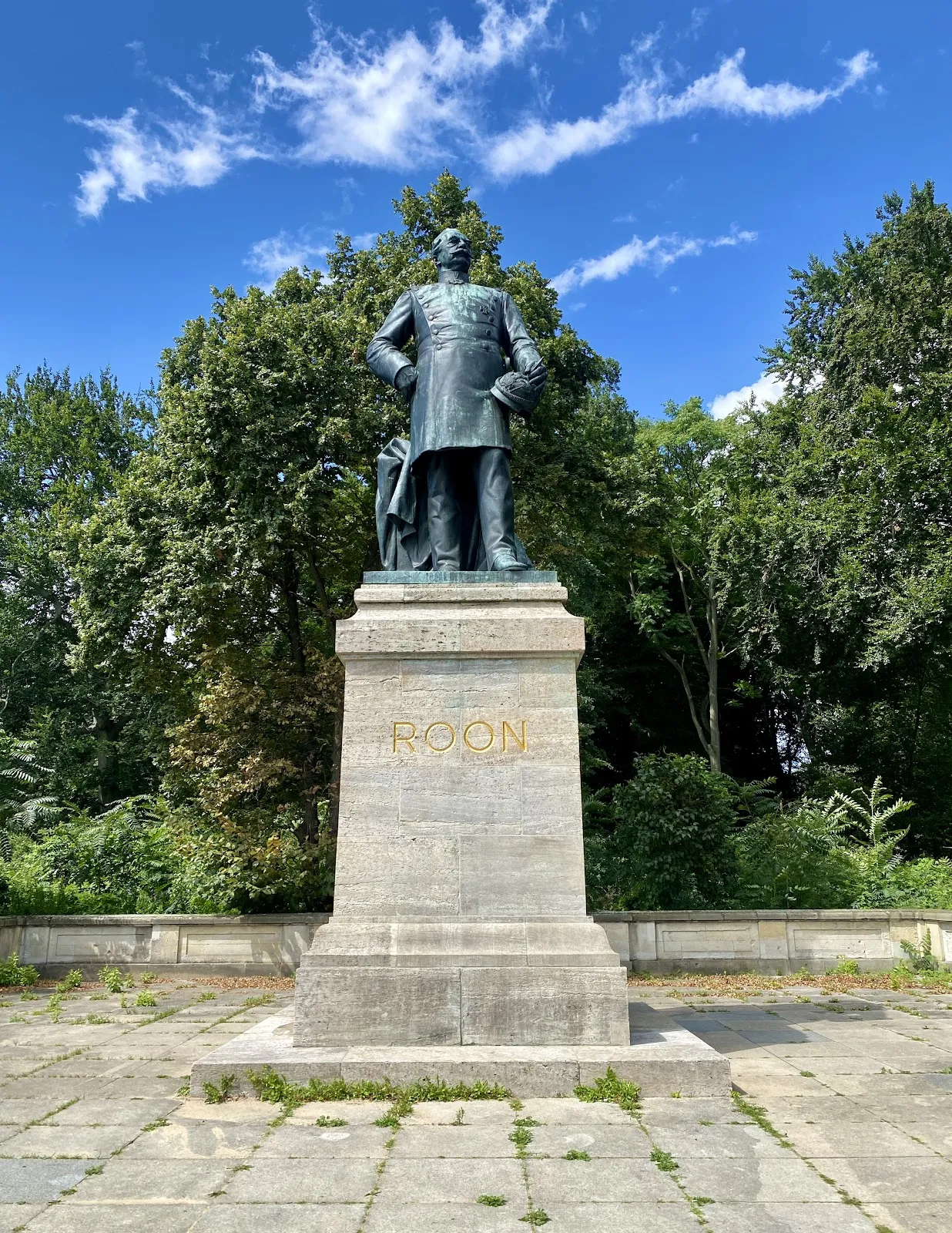 Памятник Руну