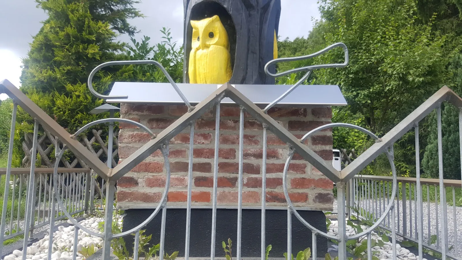 Памятник Сове, расположенный по адресу Eulenstraße 43, Фрёнденберг/Рур, Германия.