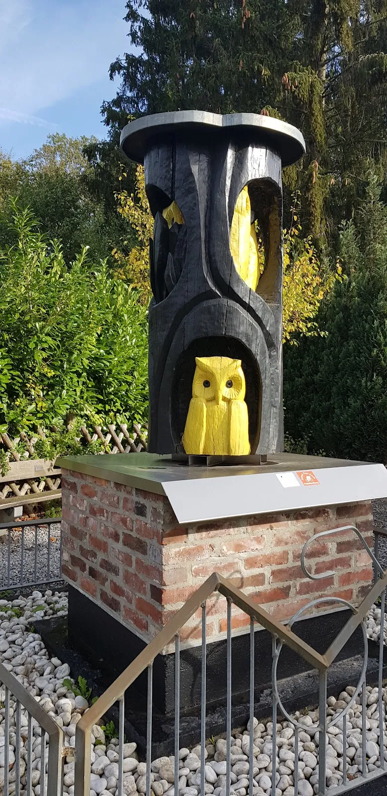 Памятник Сове, расположенный по адресу Eulenstraße 43, Фрёнденберг/Рур, Германия.