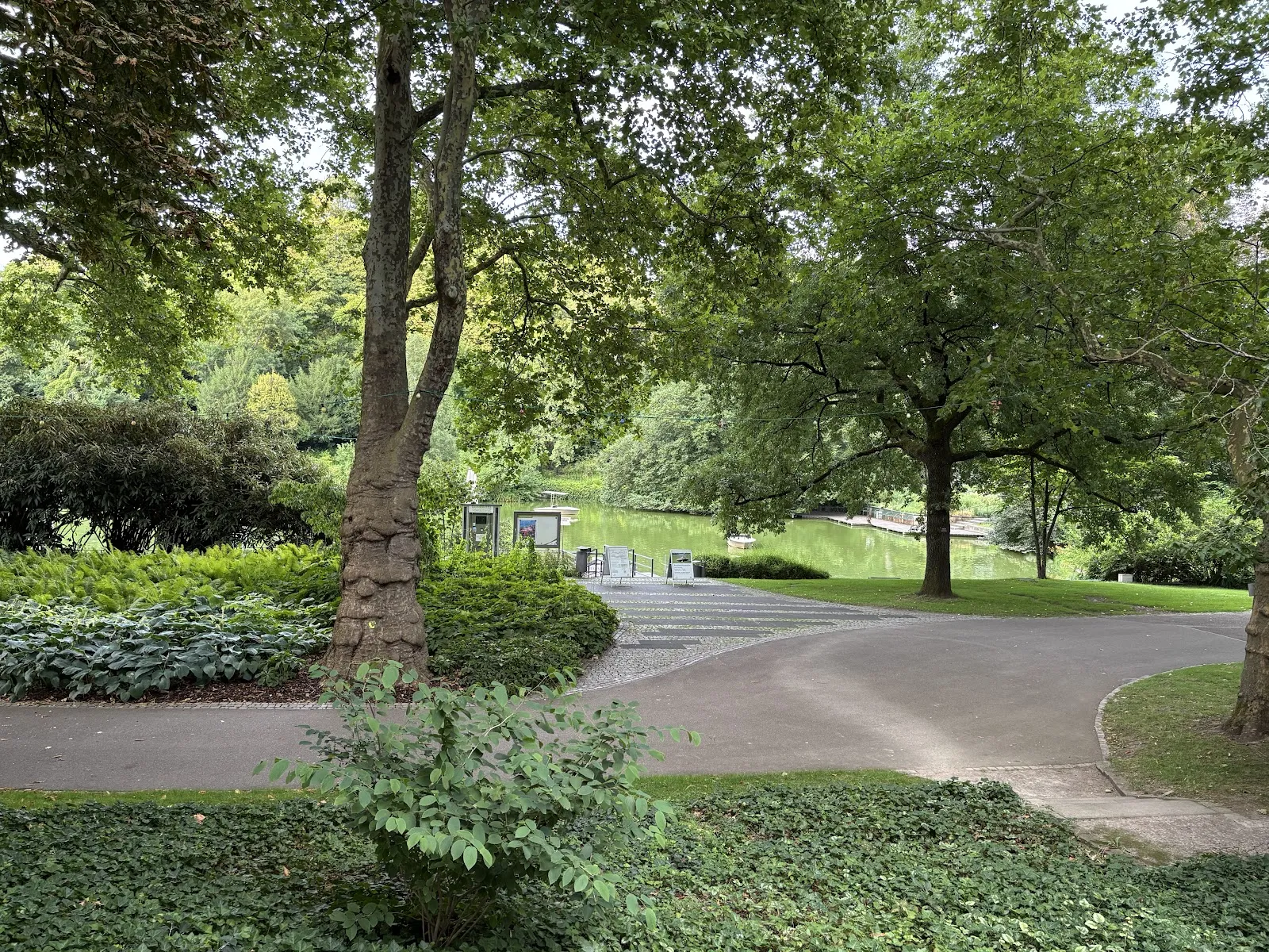 Памятник великой герцогине Луизе Баденской в Карлсруэ, Германия